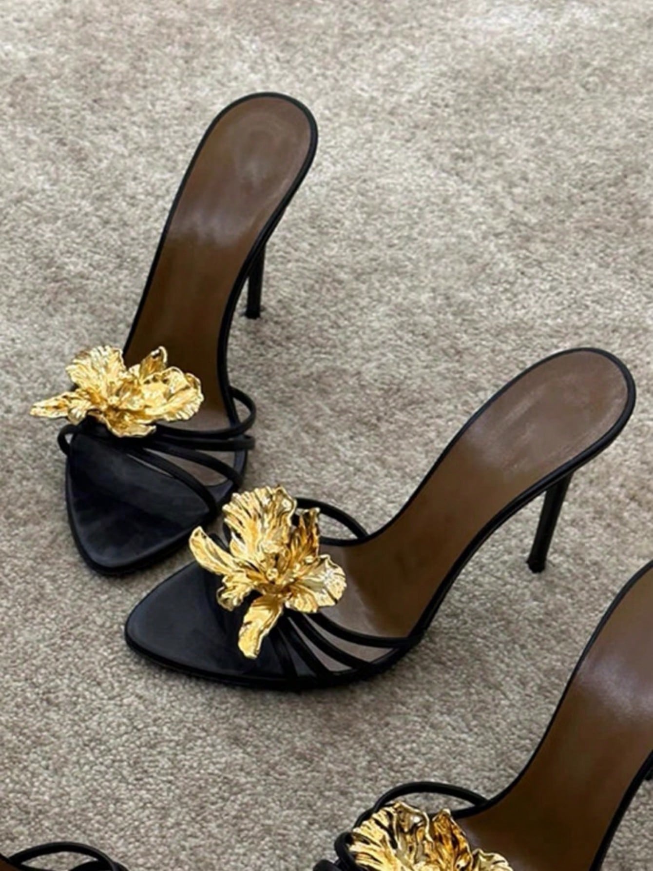 New Rhinestone Metallic Flower Open Toe Strap Buckle SandalsS shein