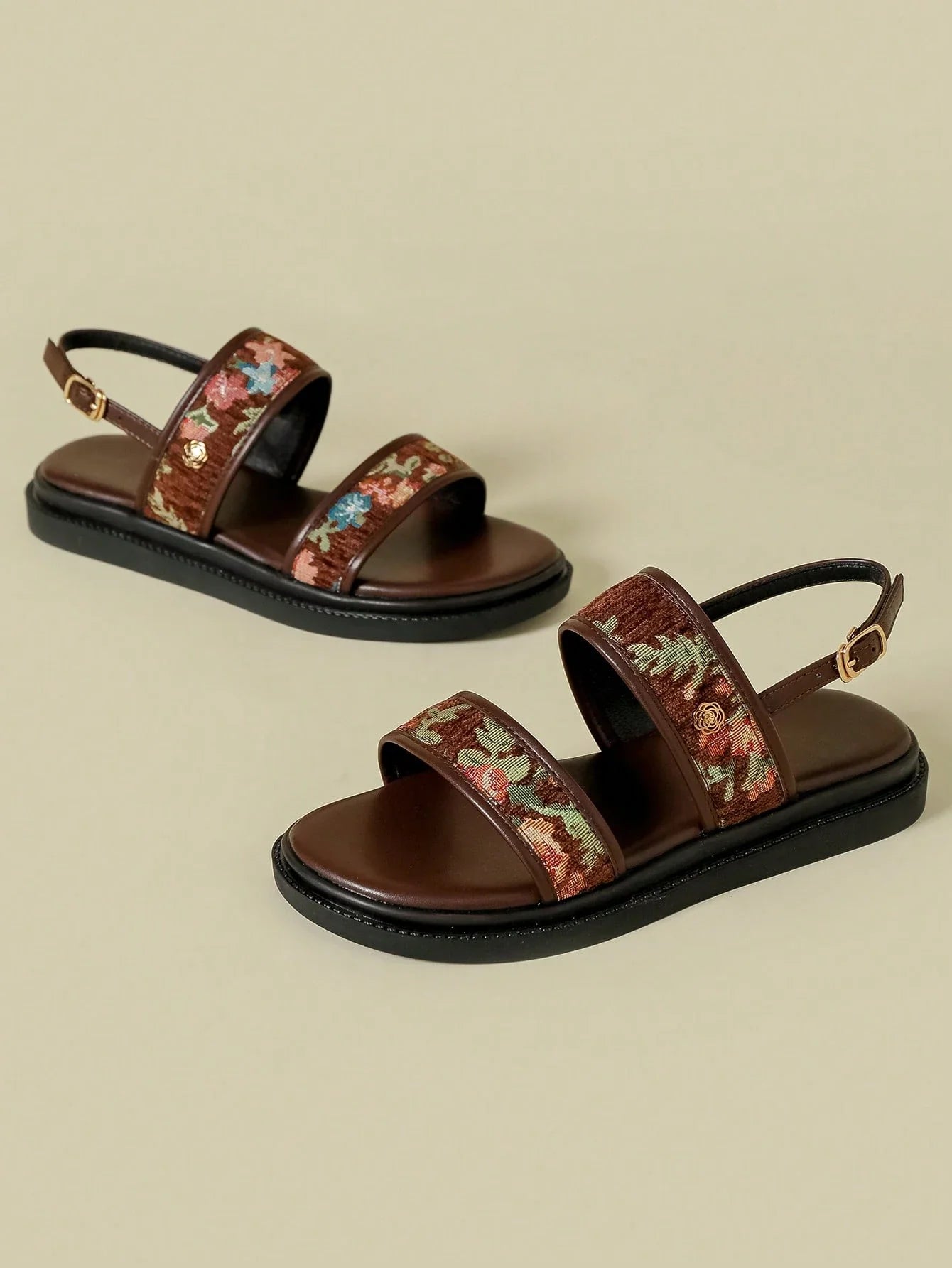 Women's Thick-Sole Strap Buckle Sandals shein