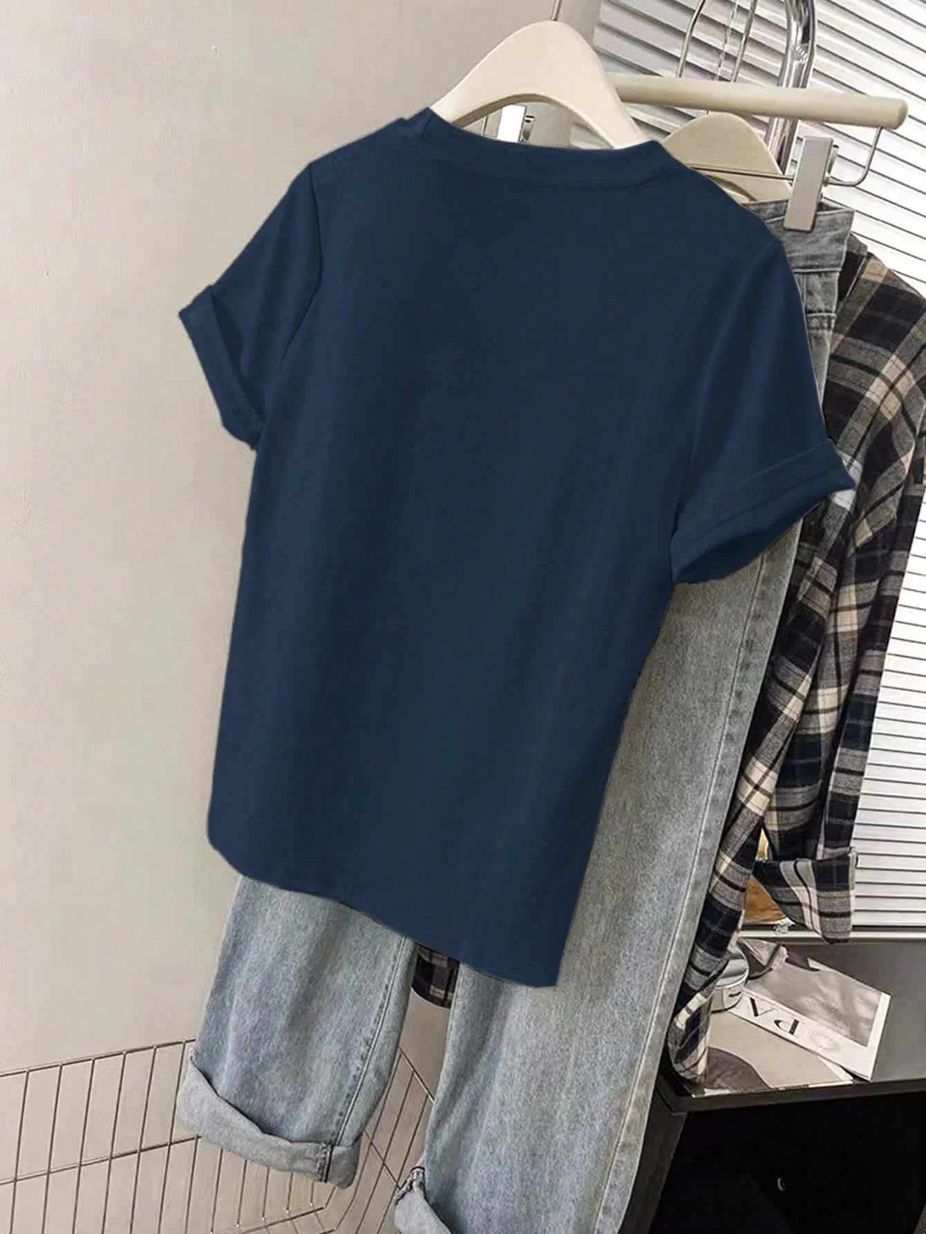 Women Graphic Embroidered Casual Comfortable Short Sleeve T-Shirt shein