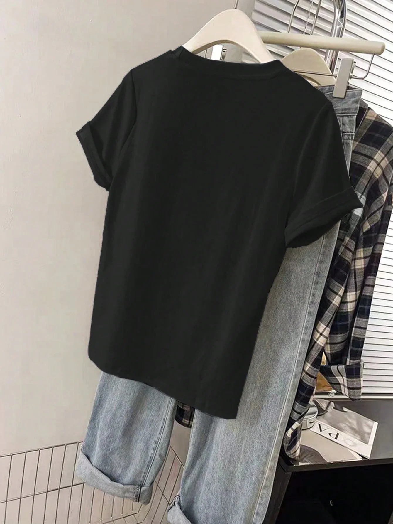 Women Graphic Embroidered Casual Comfortable Short Sleeve T-Shirt shein