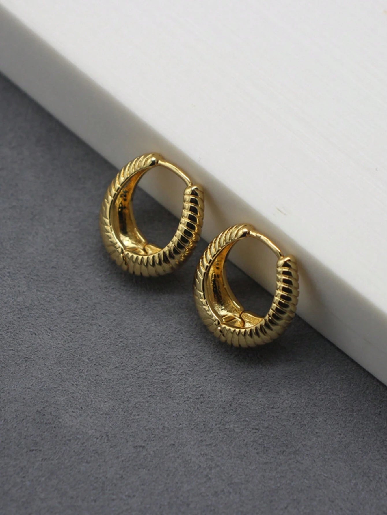 1pair Elegant Ellipse Shaped Hollow Out Teardrop Stud Earrings shein