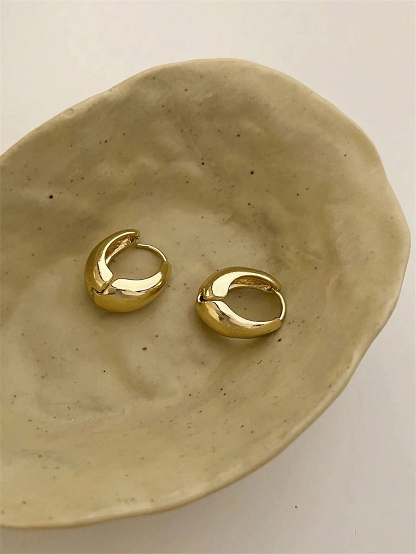 1pair Elegant Ellipse Shaped Hollow Out Teardrop Stud Earrings shein