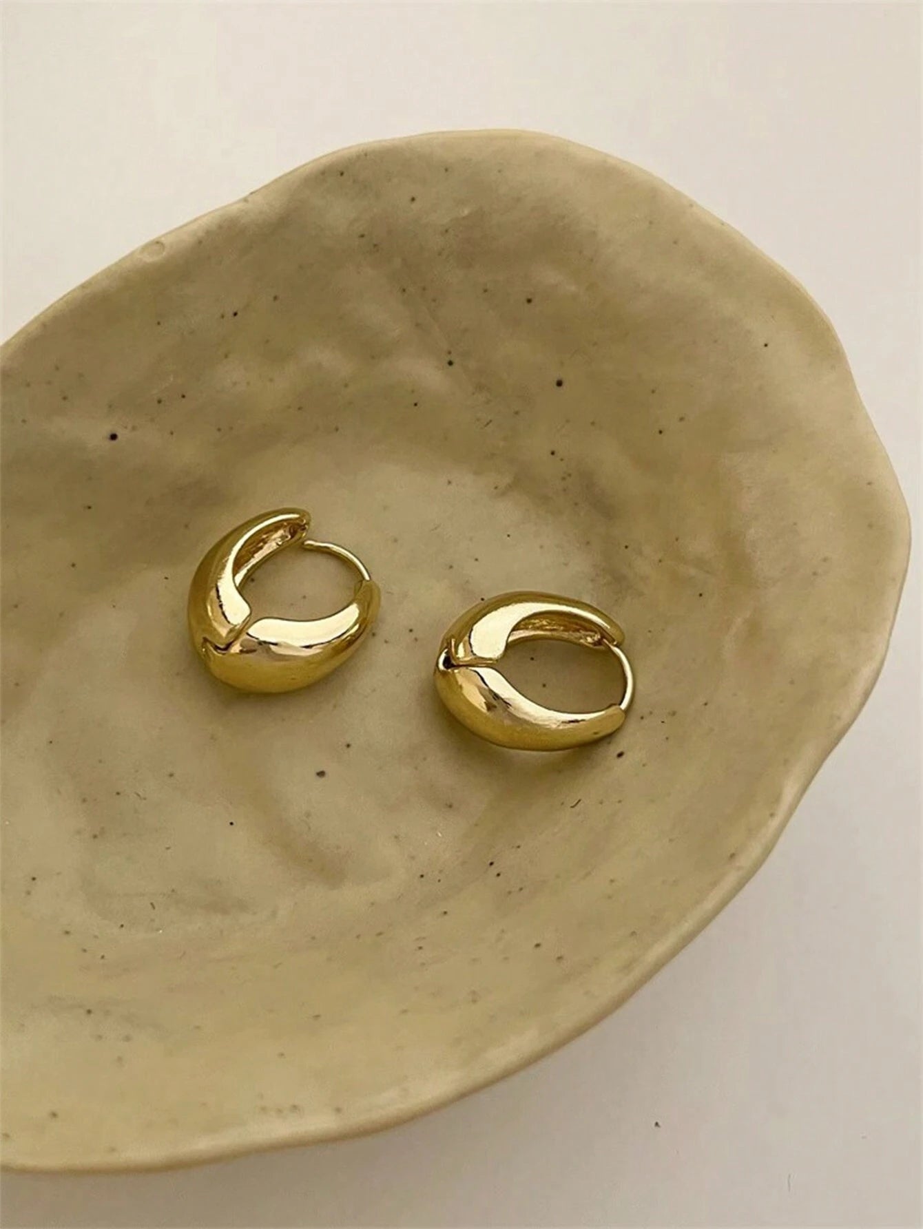 1pair Elegant Ellipse Shaped Hollow Out Teardrop Stud Earrings shein