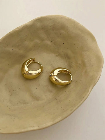 1pair Elegant Ellipse Shaped Hollow Out Teardrop Stud Earrings shein