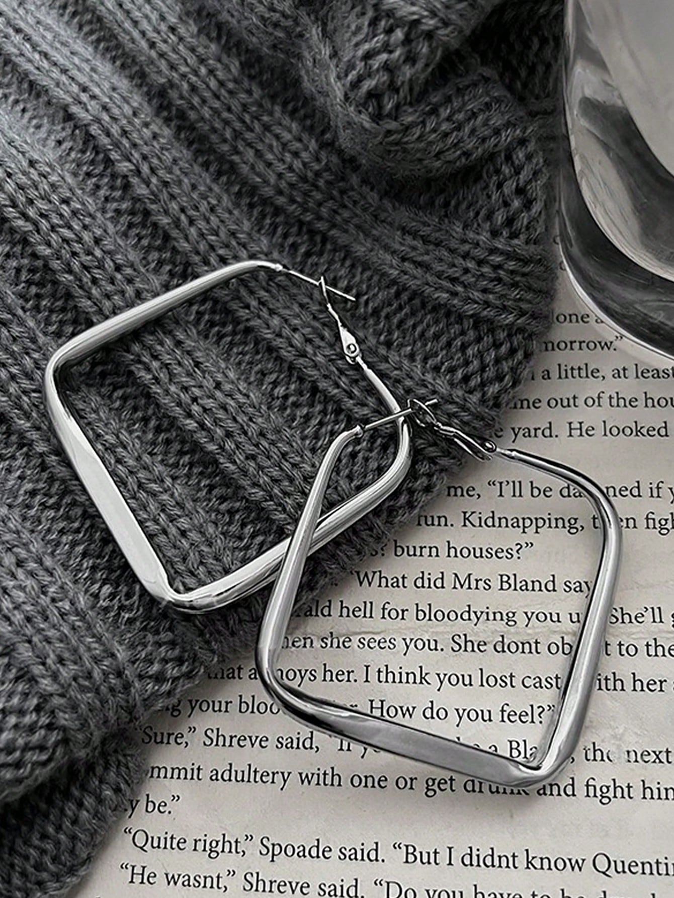 1pair Simple Luxury Fashionable Round Plain Earrings