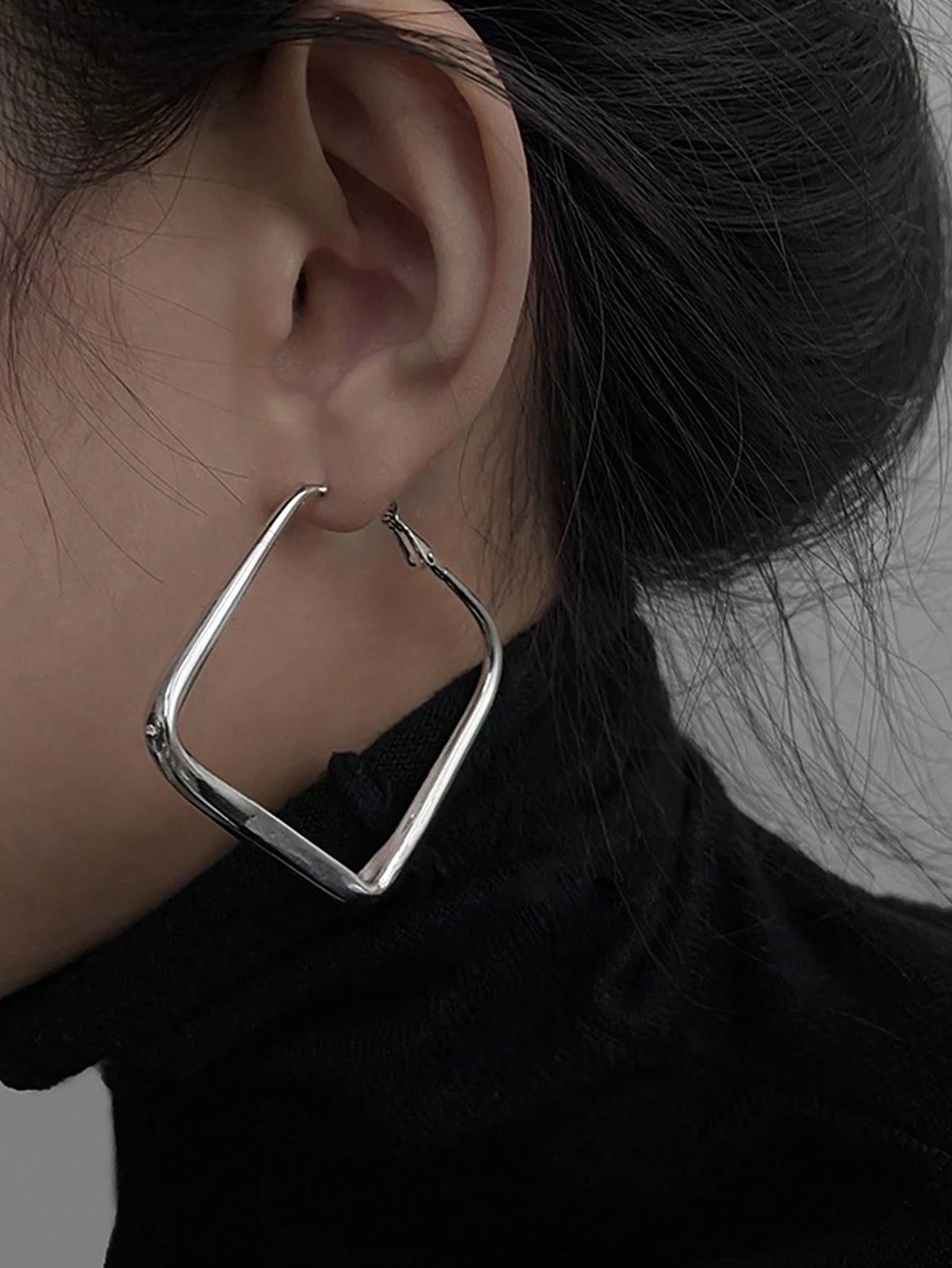 1pair Simple Luxury Fashionable Round Plain Earrings shein