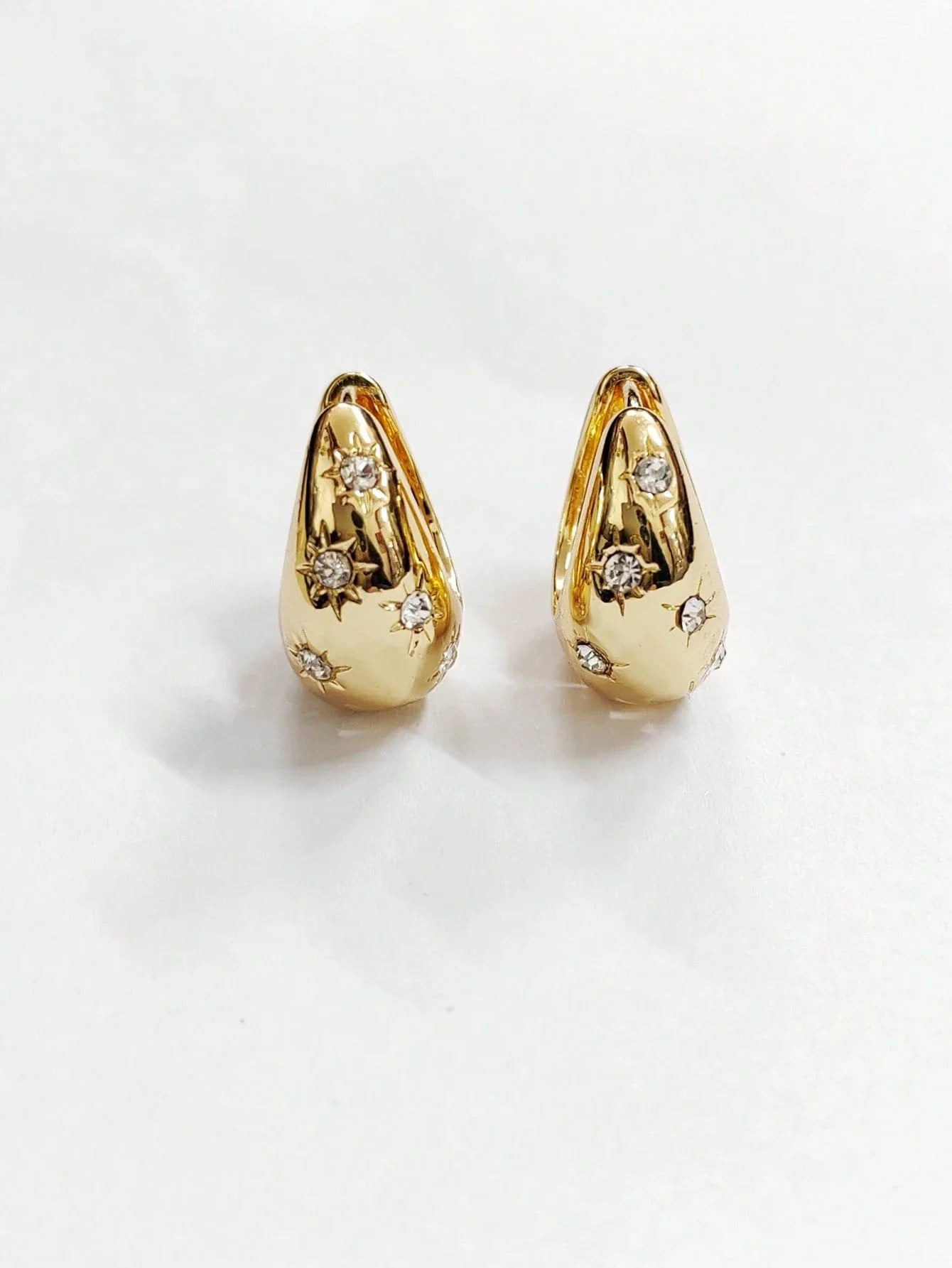 1pair Fashion Rhinestone Decor Earrings shein