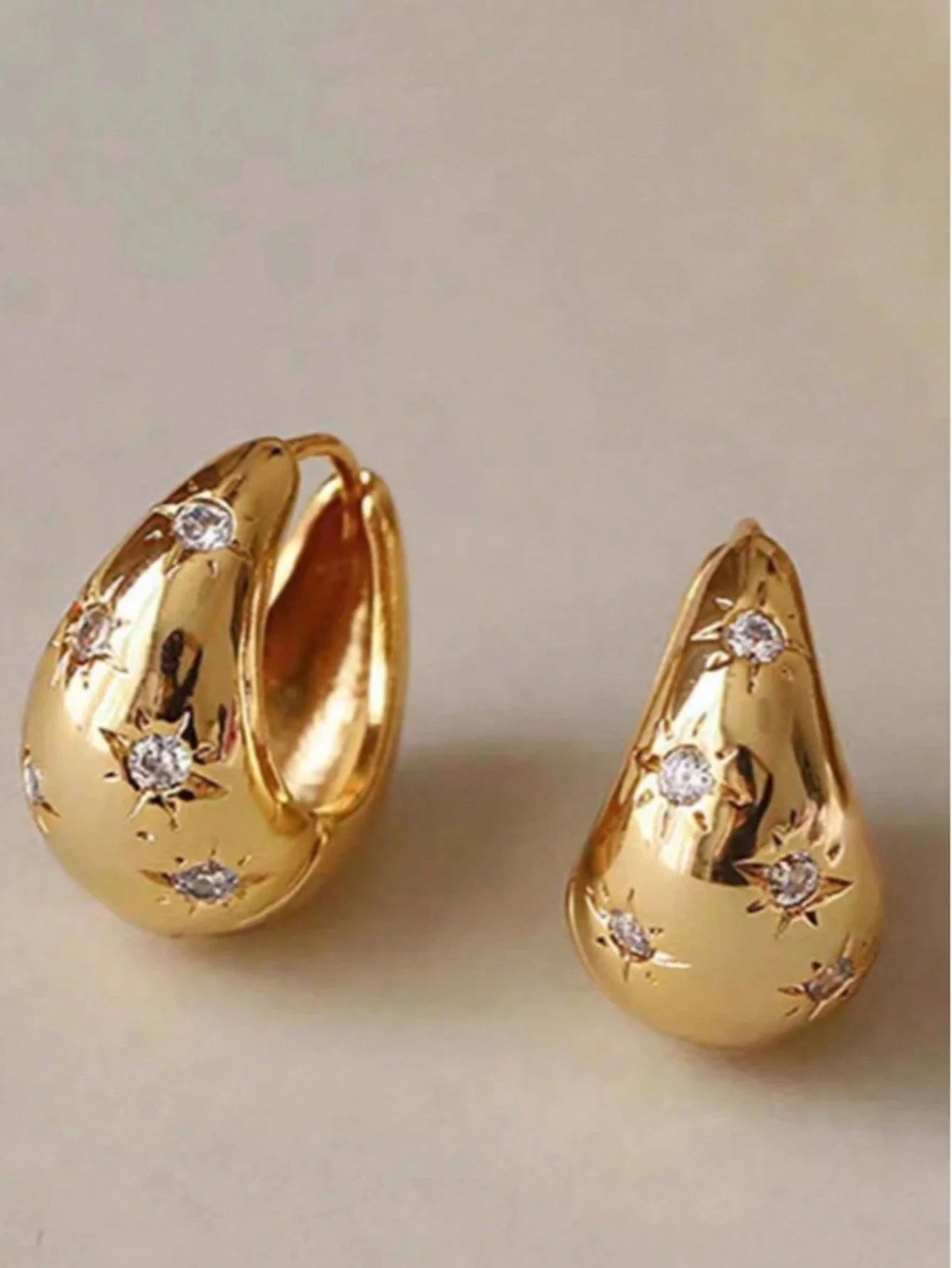 1pair Fashion Rhinestone Decor Earrings shein