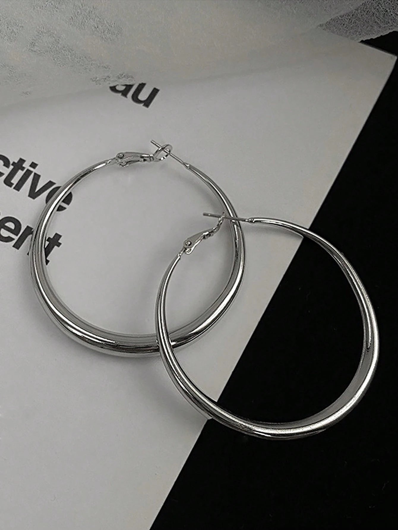 1pair Simple Luxury Fashionable Round Plain Earrings