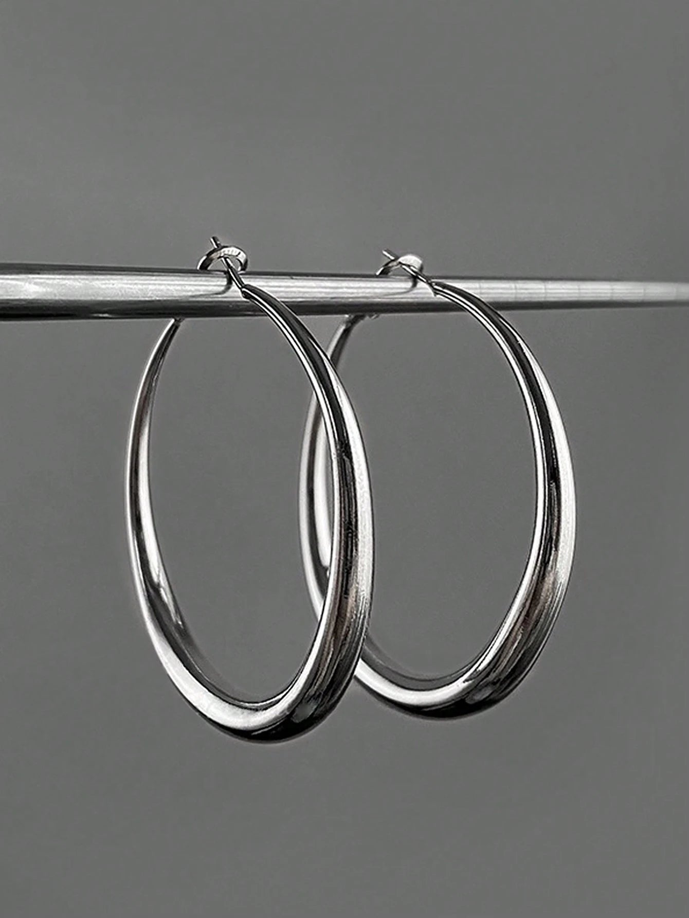 1pair Simple Luxury Fashionable Round Plain Earrings