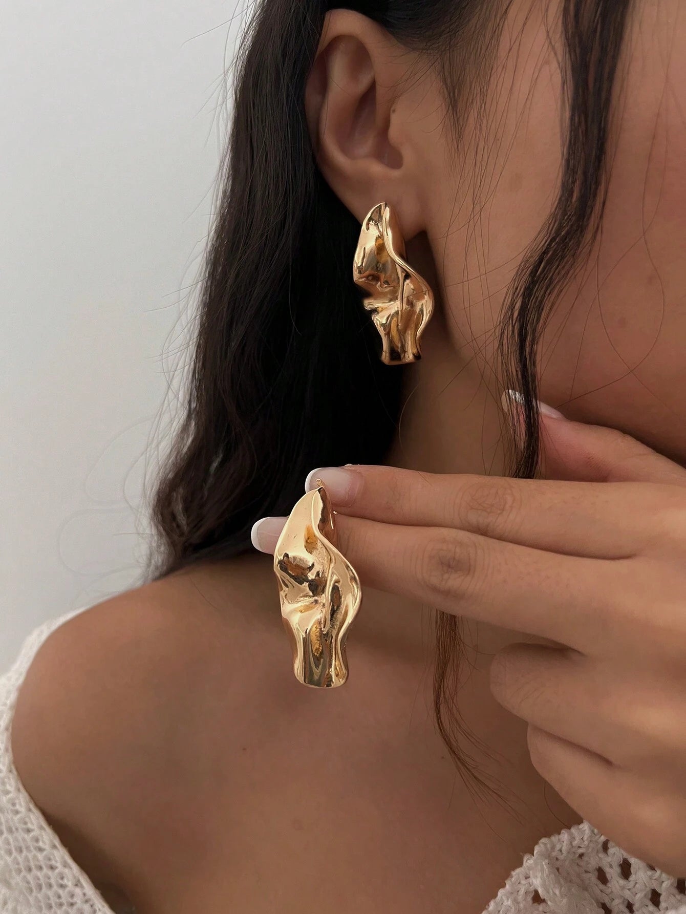 1pair Vintage Asymmetrical Abstract Metal Leaf Drop Earrings