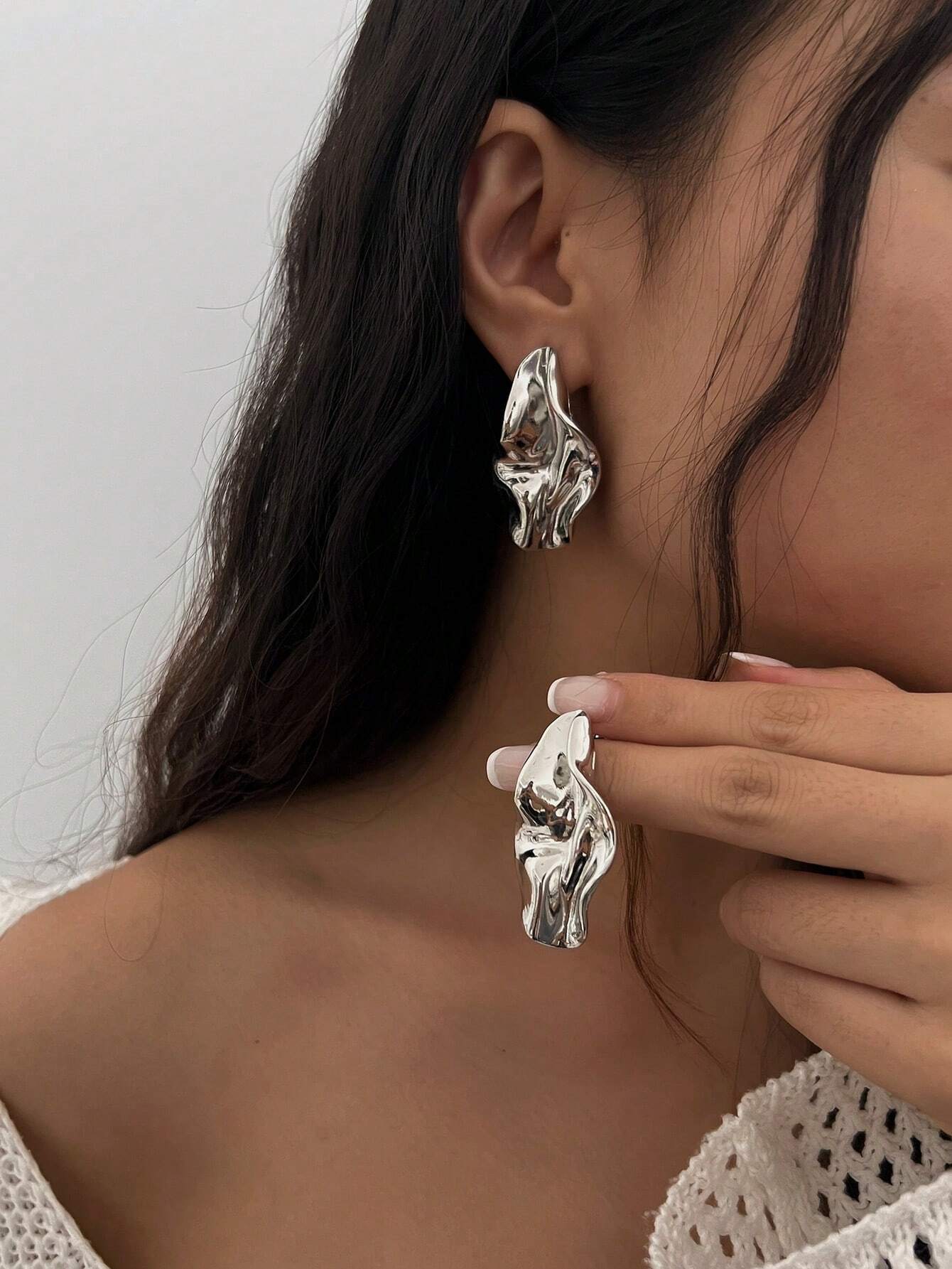 1pair Vintage Asymmetrical Abstract Metal Leaf Drop Earrings