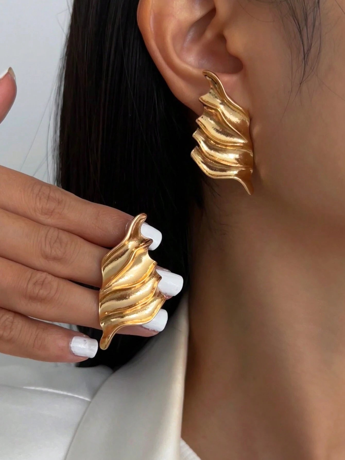 1pair Vintage Asymmetrical Abstract Metal Leaf Drop Earrings