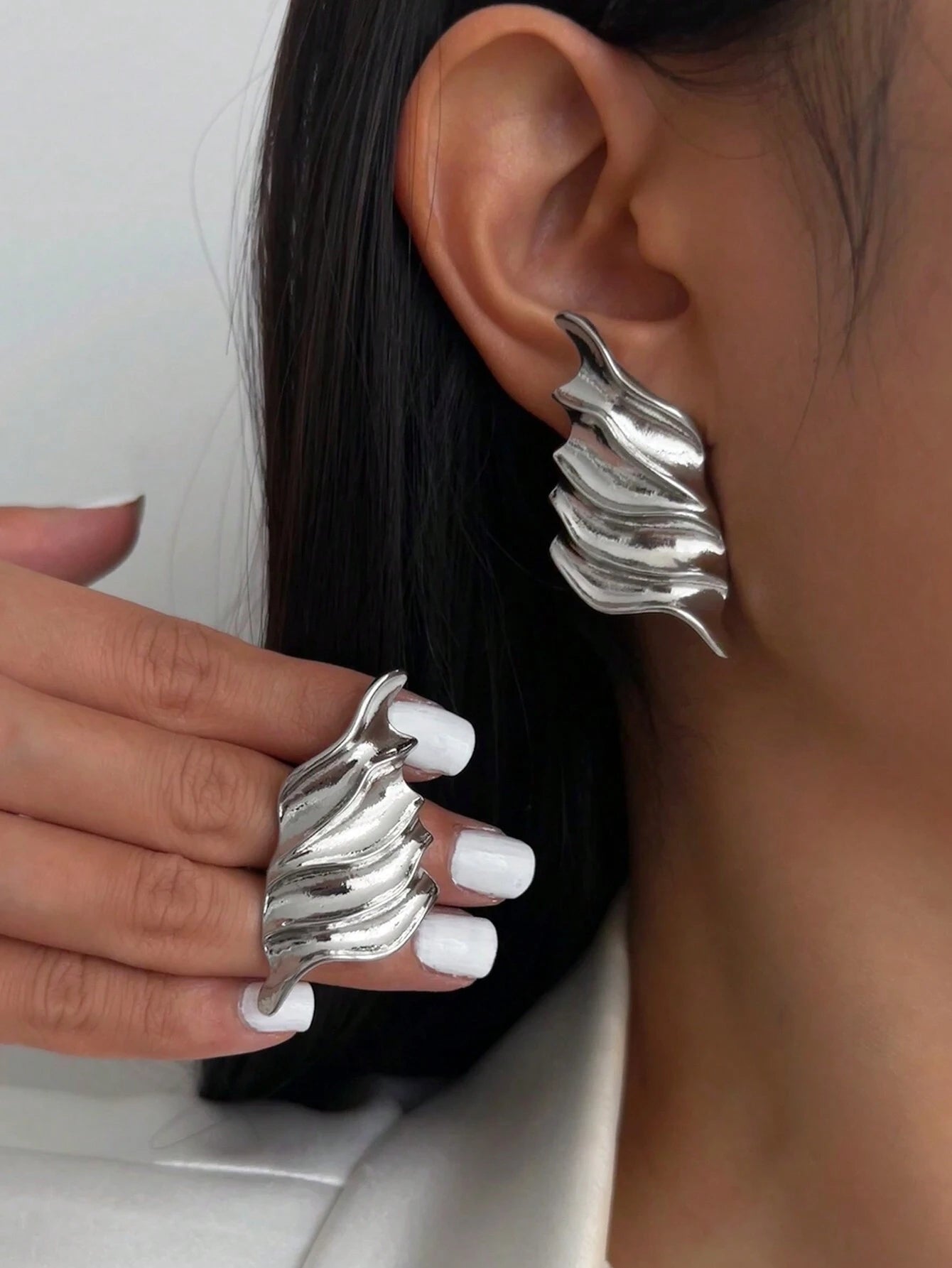 1pair Vintage Asymmetrical Abstract Metal Leaf Drop Earrings