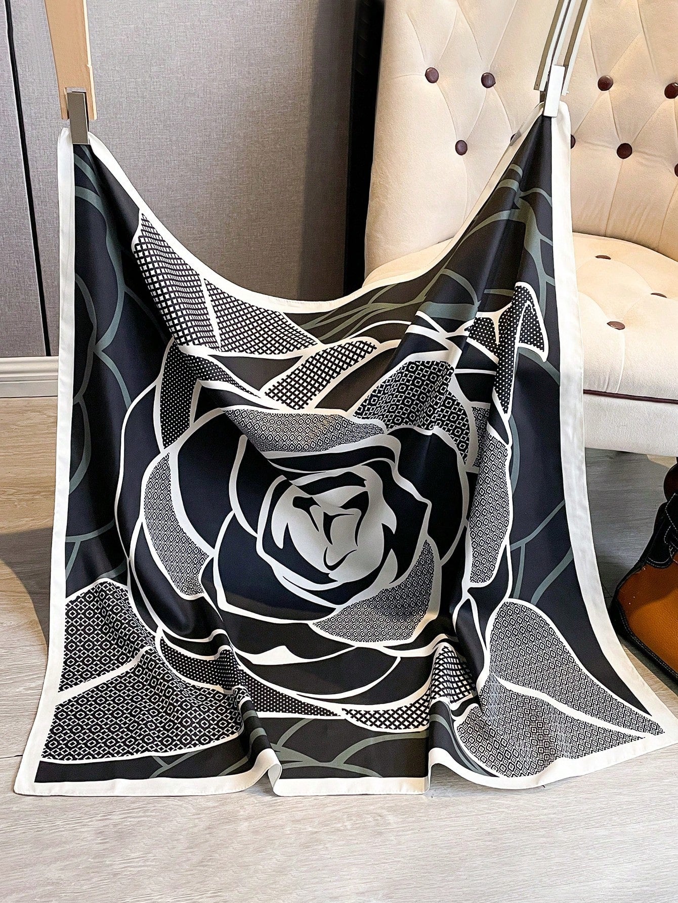1pc Women's 90D Twill Elegant Minimalist Printed Scarf shein