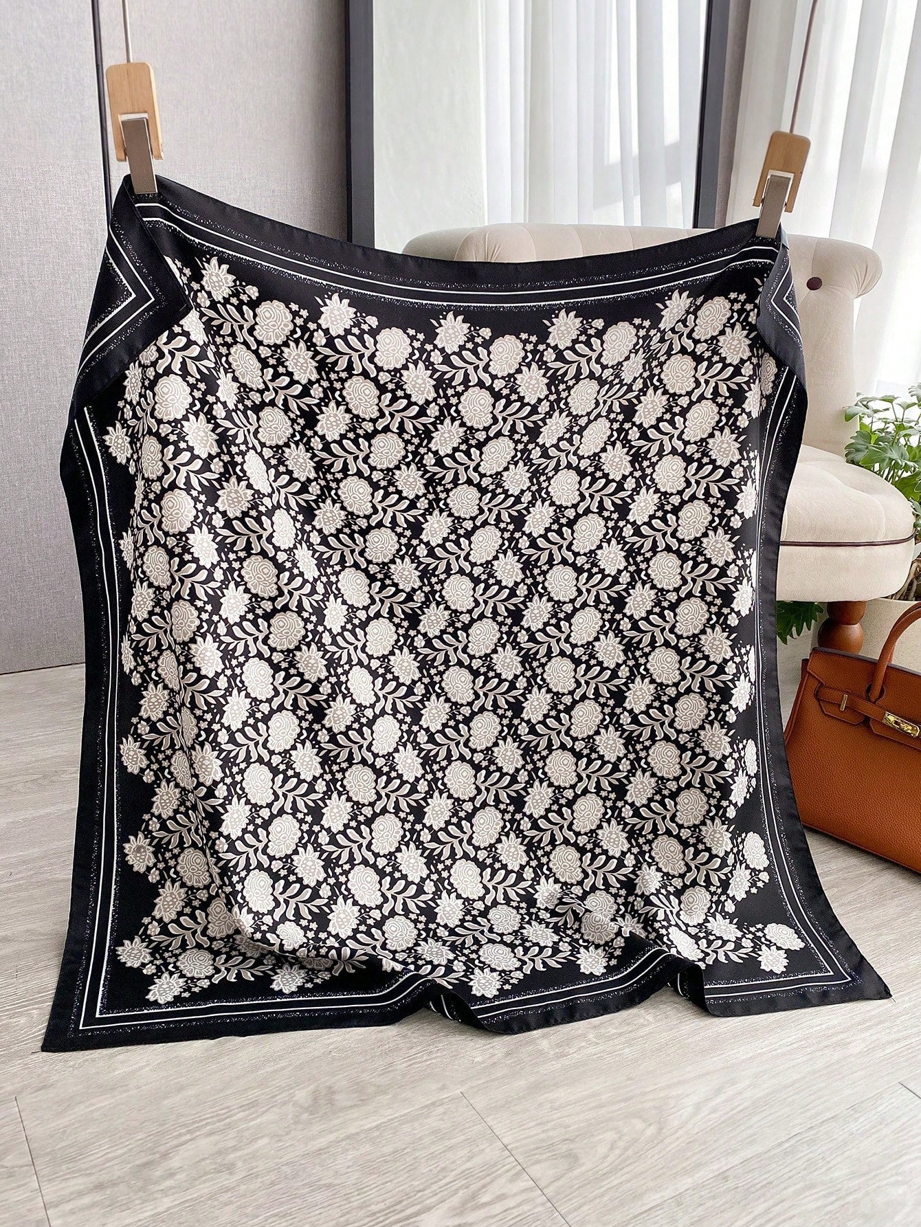 1pc Women's 90D Twill Elegant Minimalist Printed Scarf shein