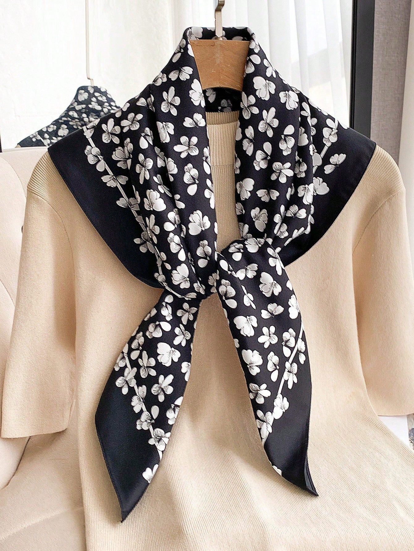 1pc Women's 90D Twill Elegant Minimalist Printed Scarf shein