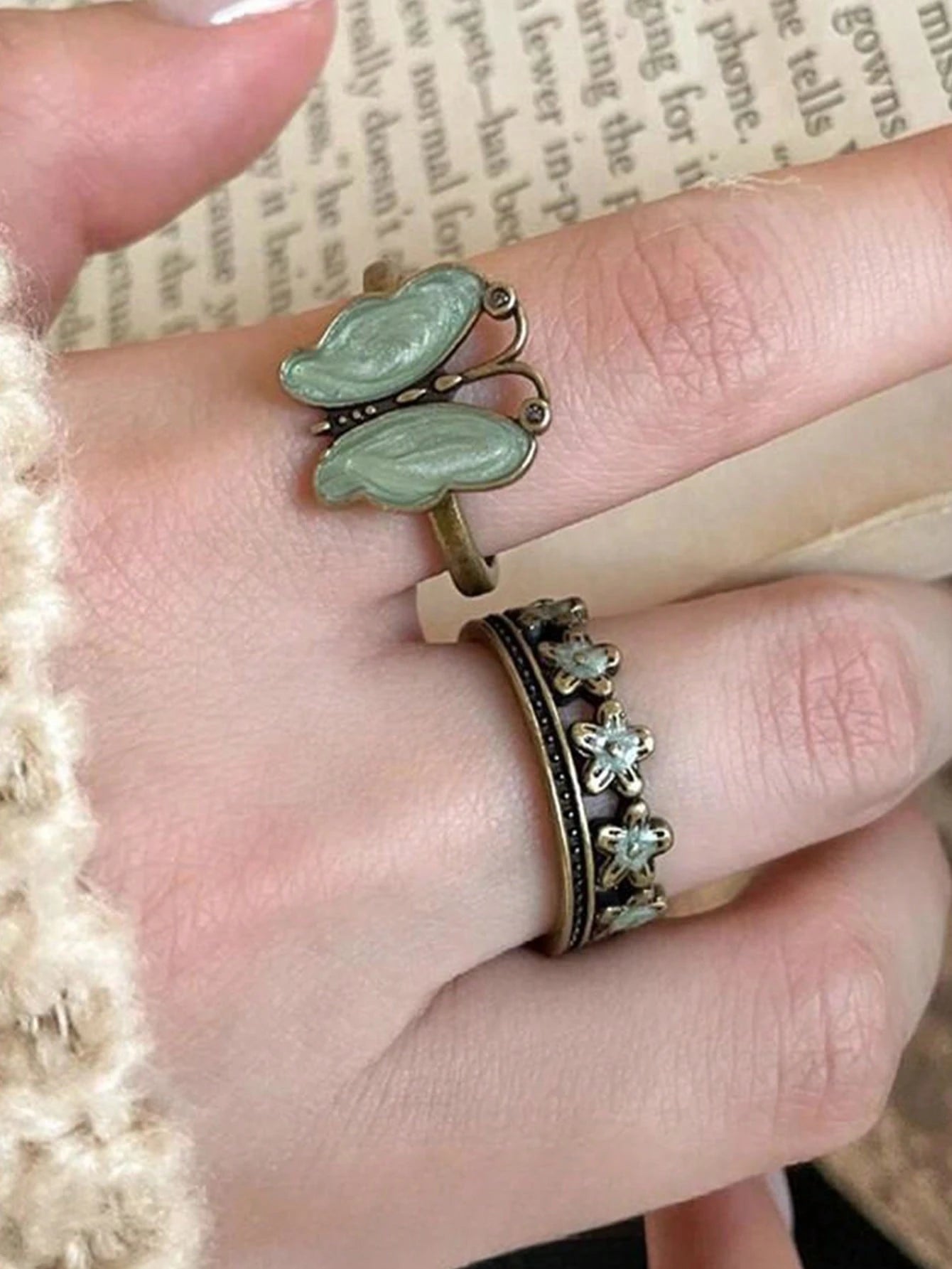 2pcs Vintage Minimalist Green Butterfly & Flower Decor Adjustable Rings