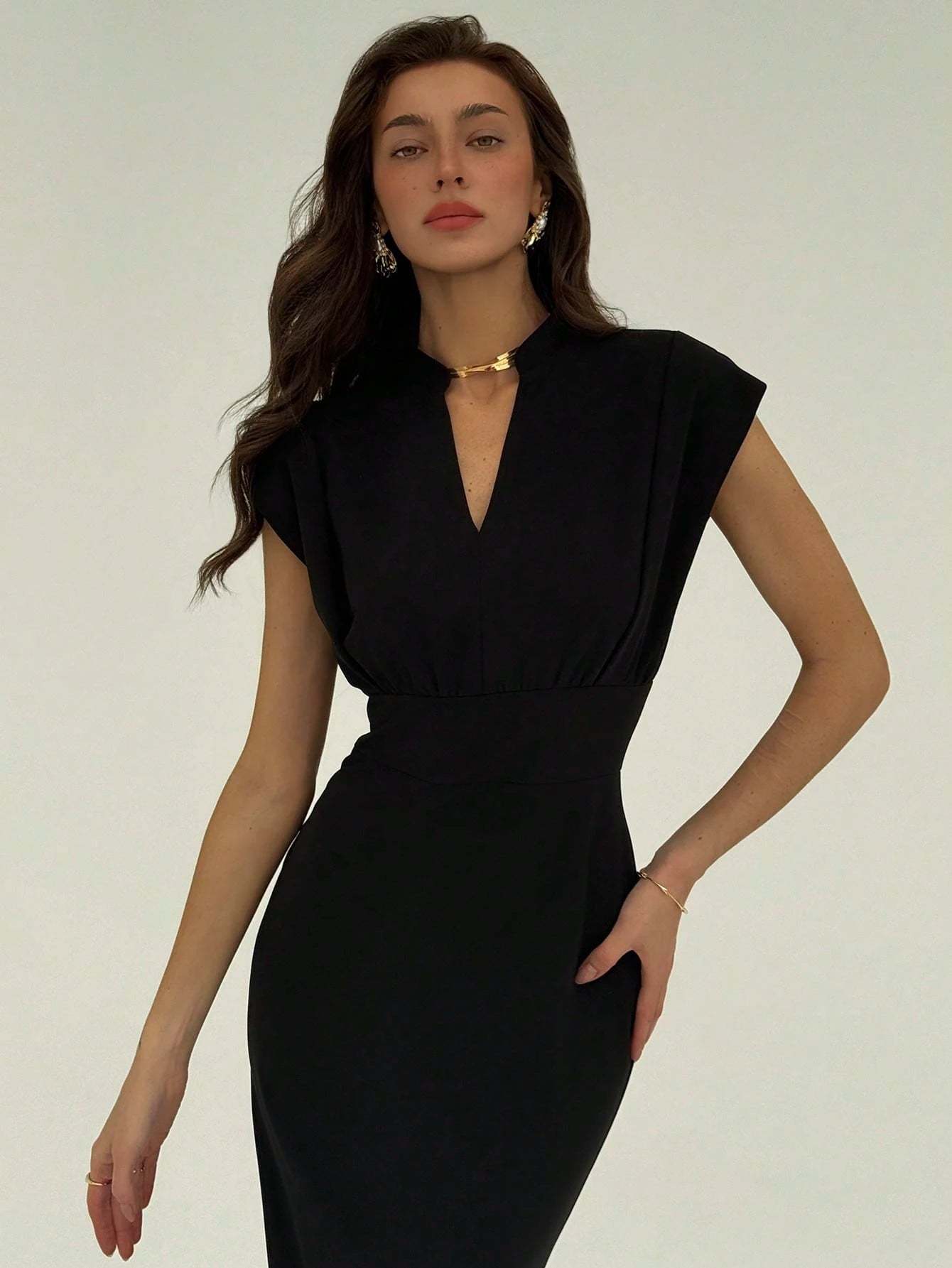 Women's Solid Color V-Neck Dolman Sleeve Fitted Midi Dress