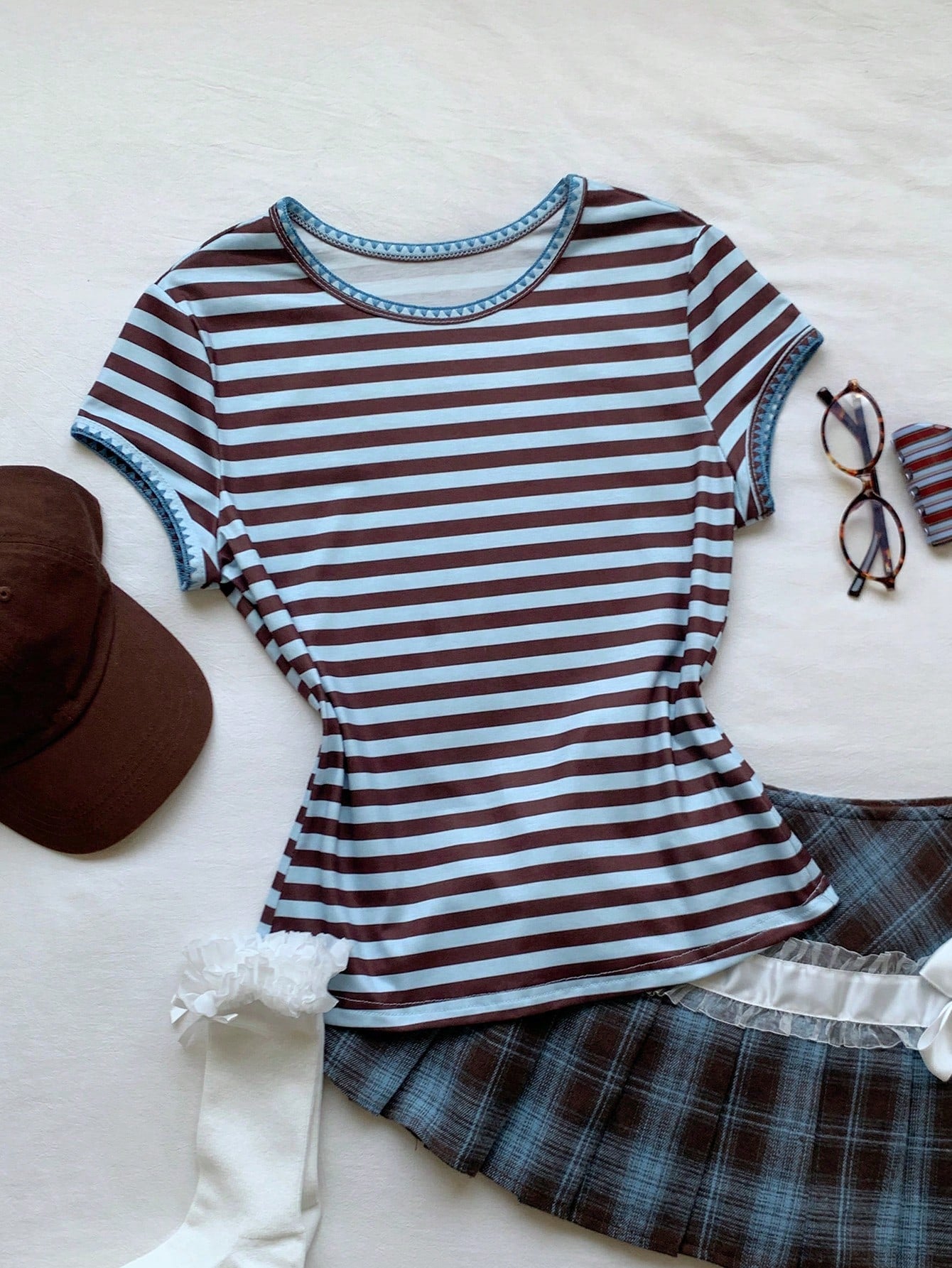 Women's Contrast Trim Round Neck Short Sleeve Casual Versatile T-Shirt shein