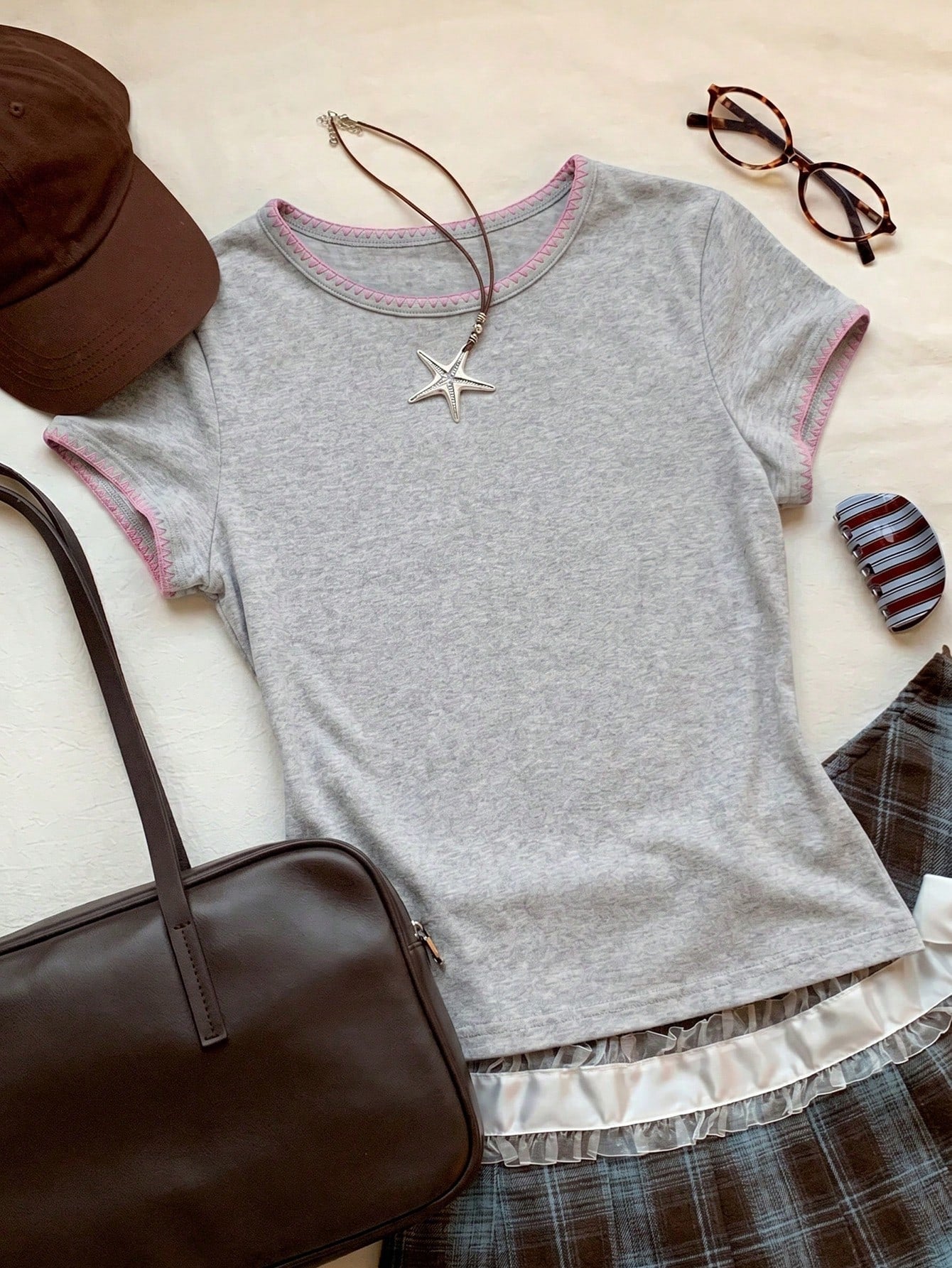Women's Contrast Trim Round Neck Short Sleeve Casual Versatile T-Shirt shein
