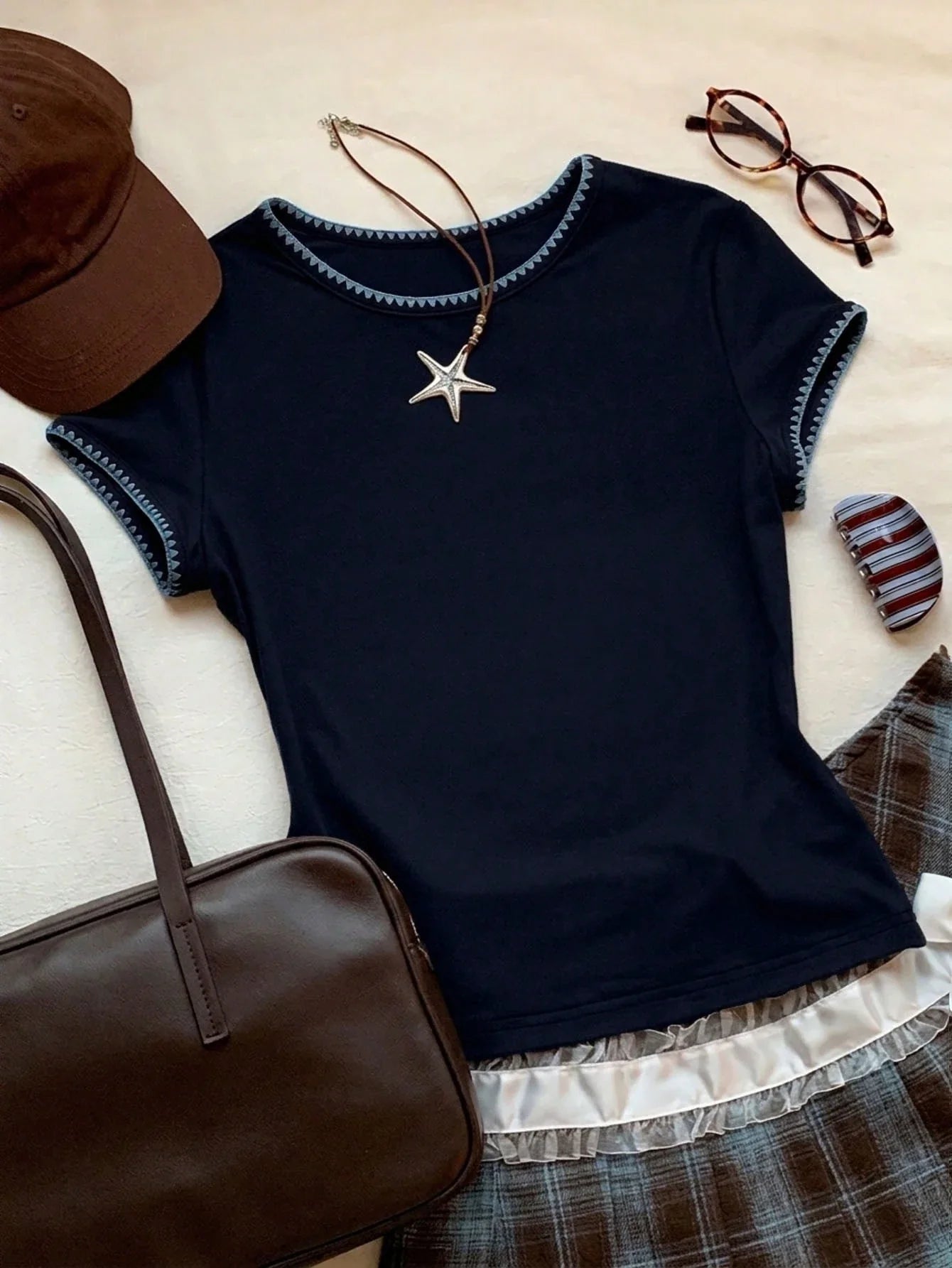 Women's Contrast Trim Round Neck Short Sleeve Casual Versatile T-Shirt shein