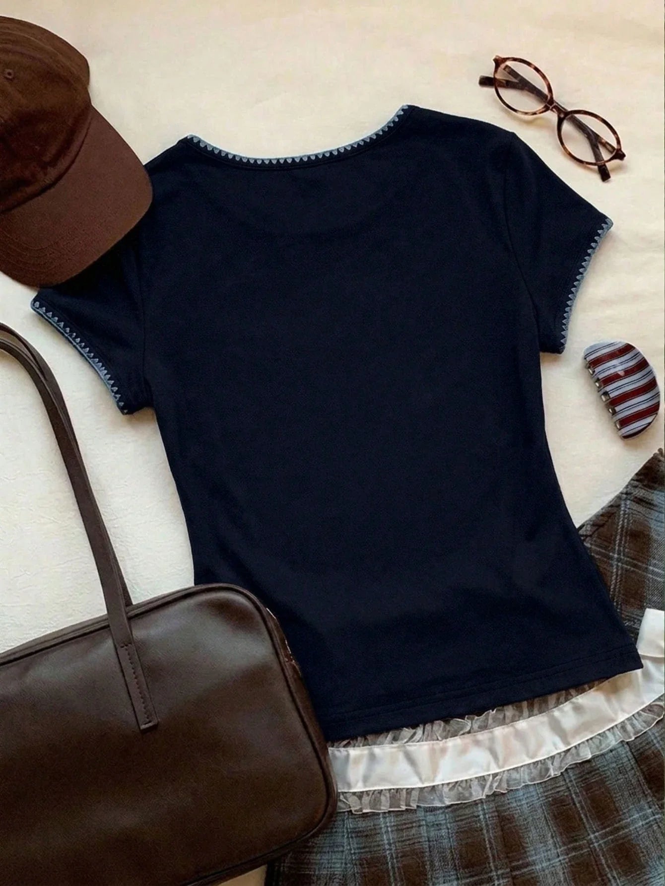 Women's Contrast Trim Round Neck Short Sleeve Casual Versatile T-Shirt shein