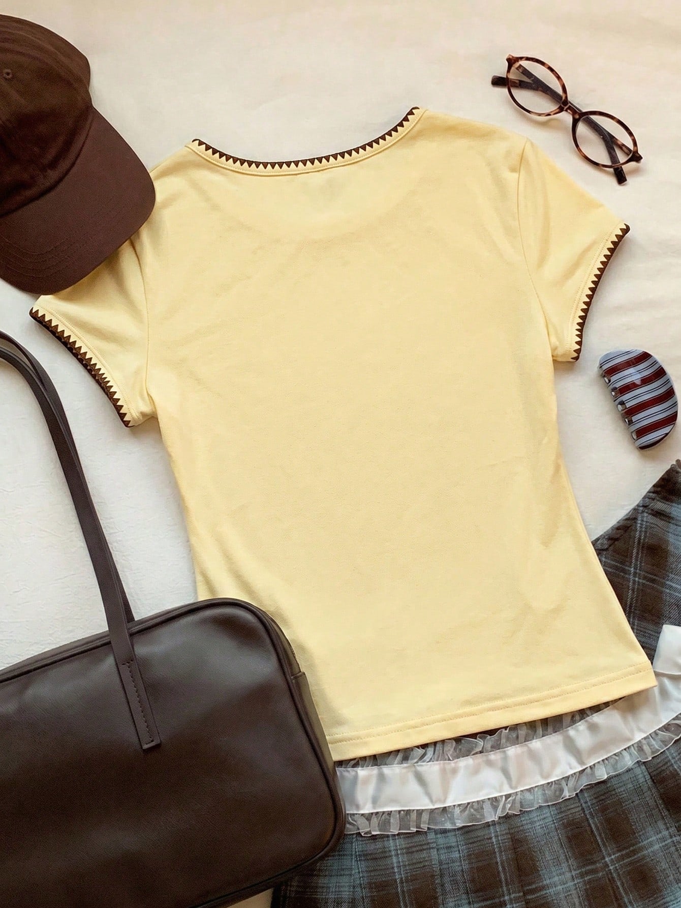 Women's Contrast Trim Round Neck Short Sleeve Casual Versatile T-Shirt shein