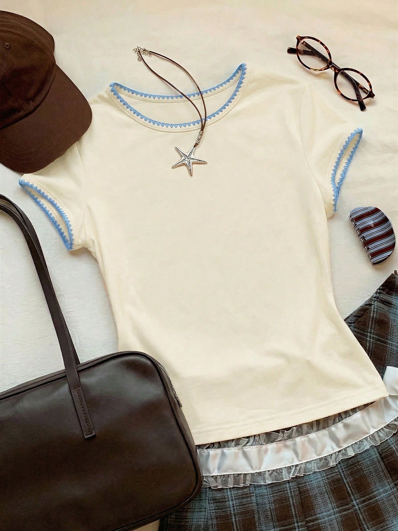 Women's Contrast Trim Round Neck Short Sleeve Casual Versatile T-Shirt shein