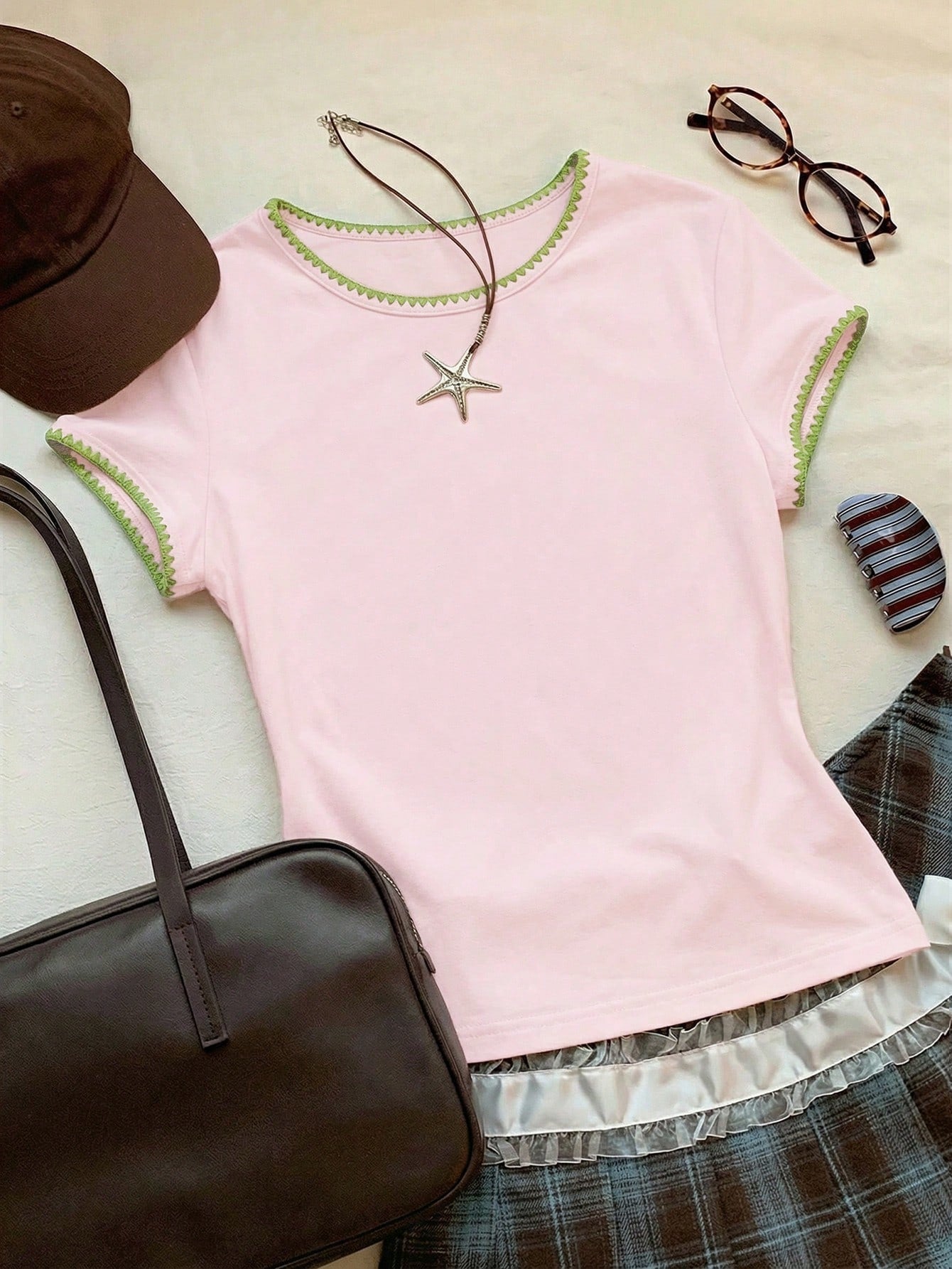 Women's Contrast Trim Round Neck Short Sleeve Casual Versatile T-Shirt shein