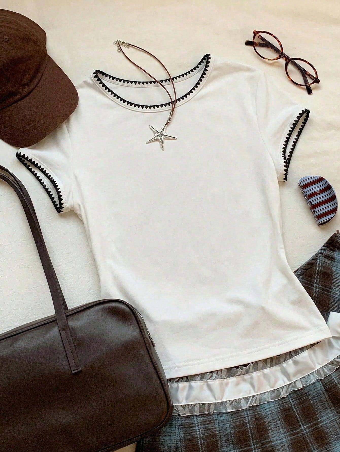 Women's Contrast Trim Round Neck Short Sleeve Casual Versatile T-Shirt shein