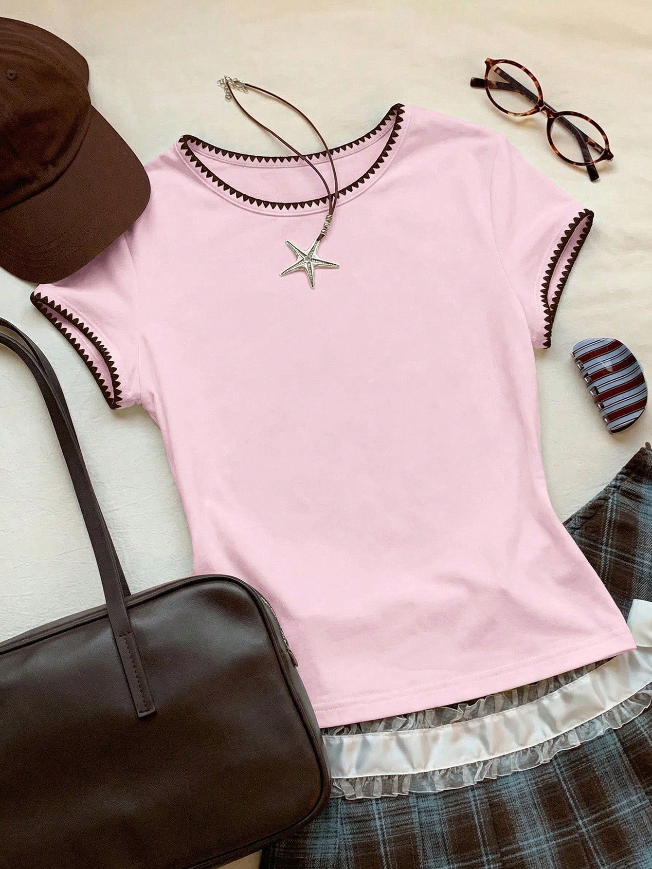 Women's Contrast Trim Round Neck Short Sleeve Casual Versatile T-Shirt shein