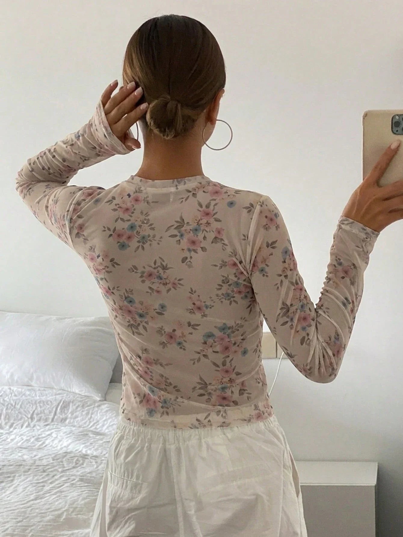 Women's Polka Dot Slim Fit Casual Round Neck Long Sleeve Top shein