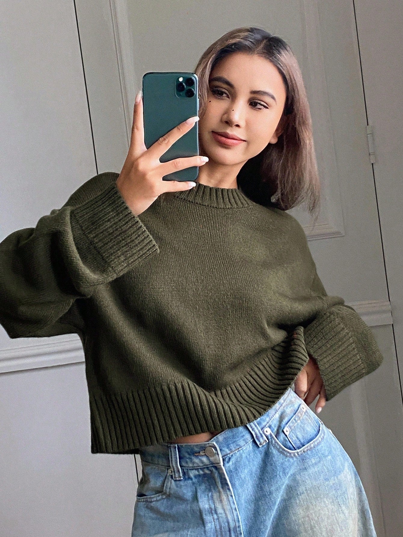 DAZY Solid Color Loose Short Crew Neck Casual Street Style Sweater
