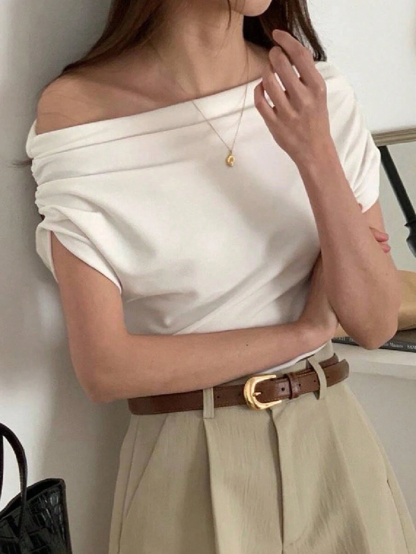 DAZY Women's Solid Color Pleated Shoulder T-Shirt