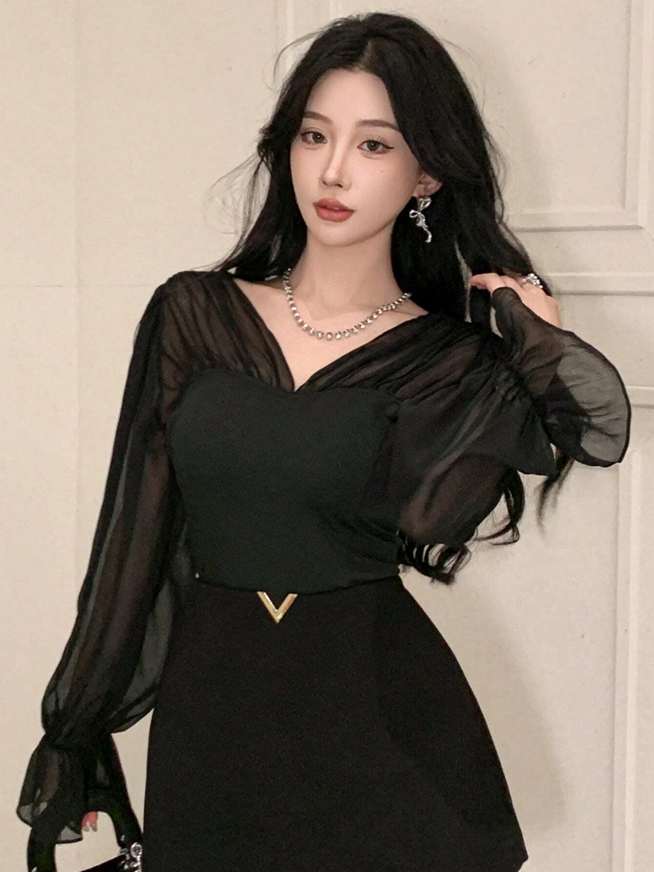 DAZY Women V-Neck Patchwork Puff Sleeve Blouse shein