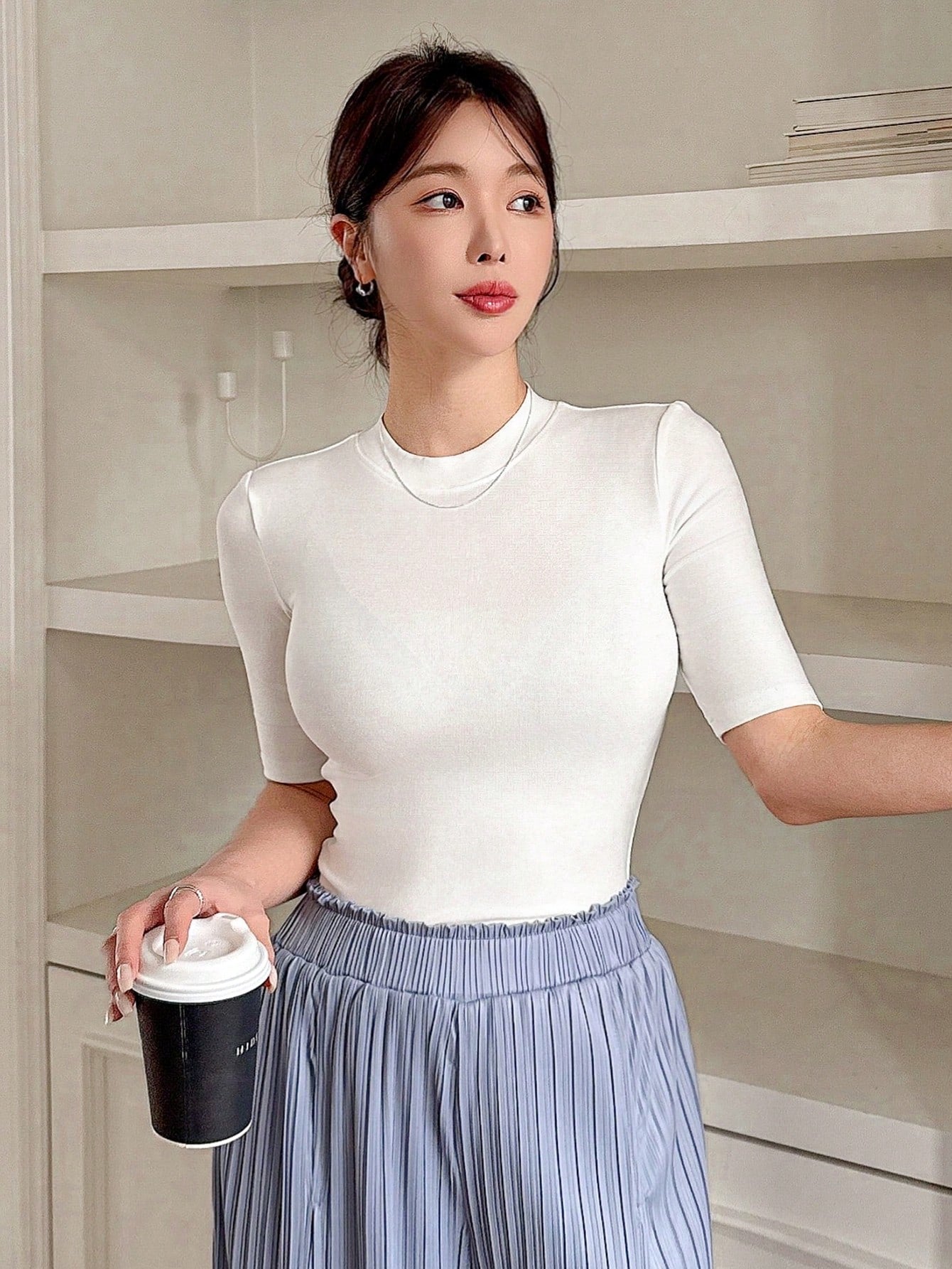 Women Plain Round Neck Short Sleeve Slim Fit Casual Top shein