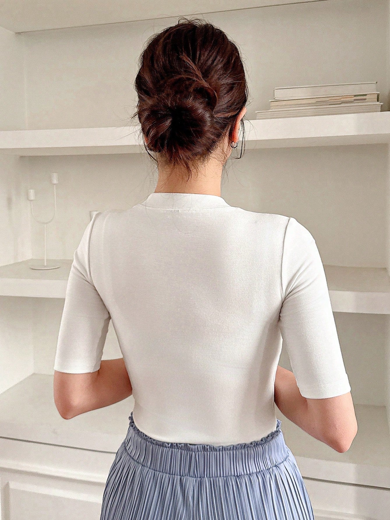 Women Plain Round Neck Short Sleeve Slim Fit Casual Top shein