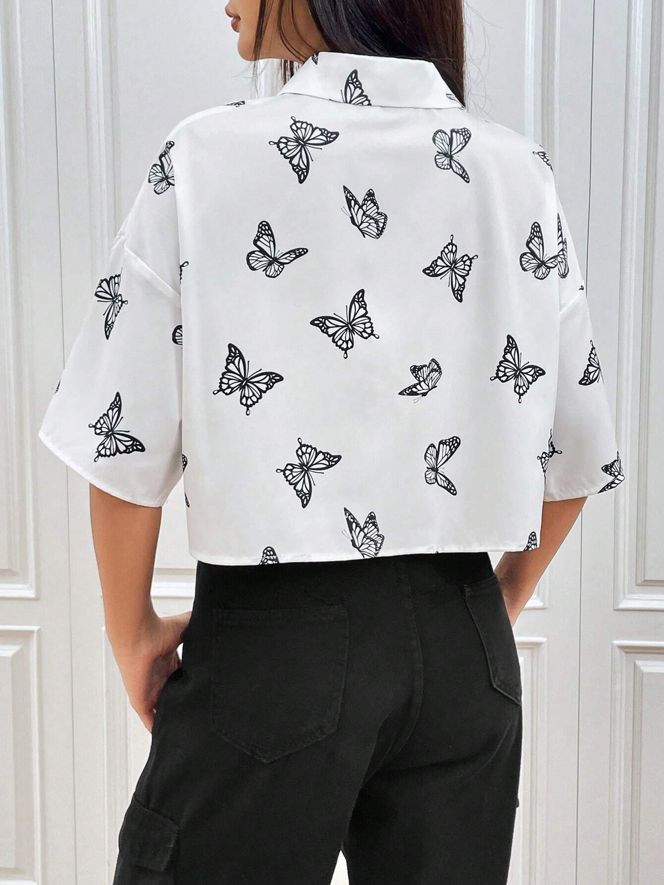 EZwear Butterfly Print Lapel Short Sleeves Drop Shoulder Truncate Shirt shein