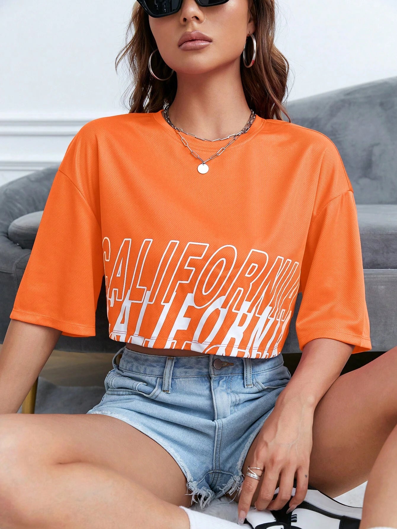 EZwear Letter Graphic Drop Shoulder Crop Tee shein