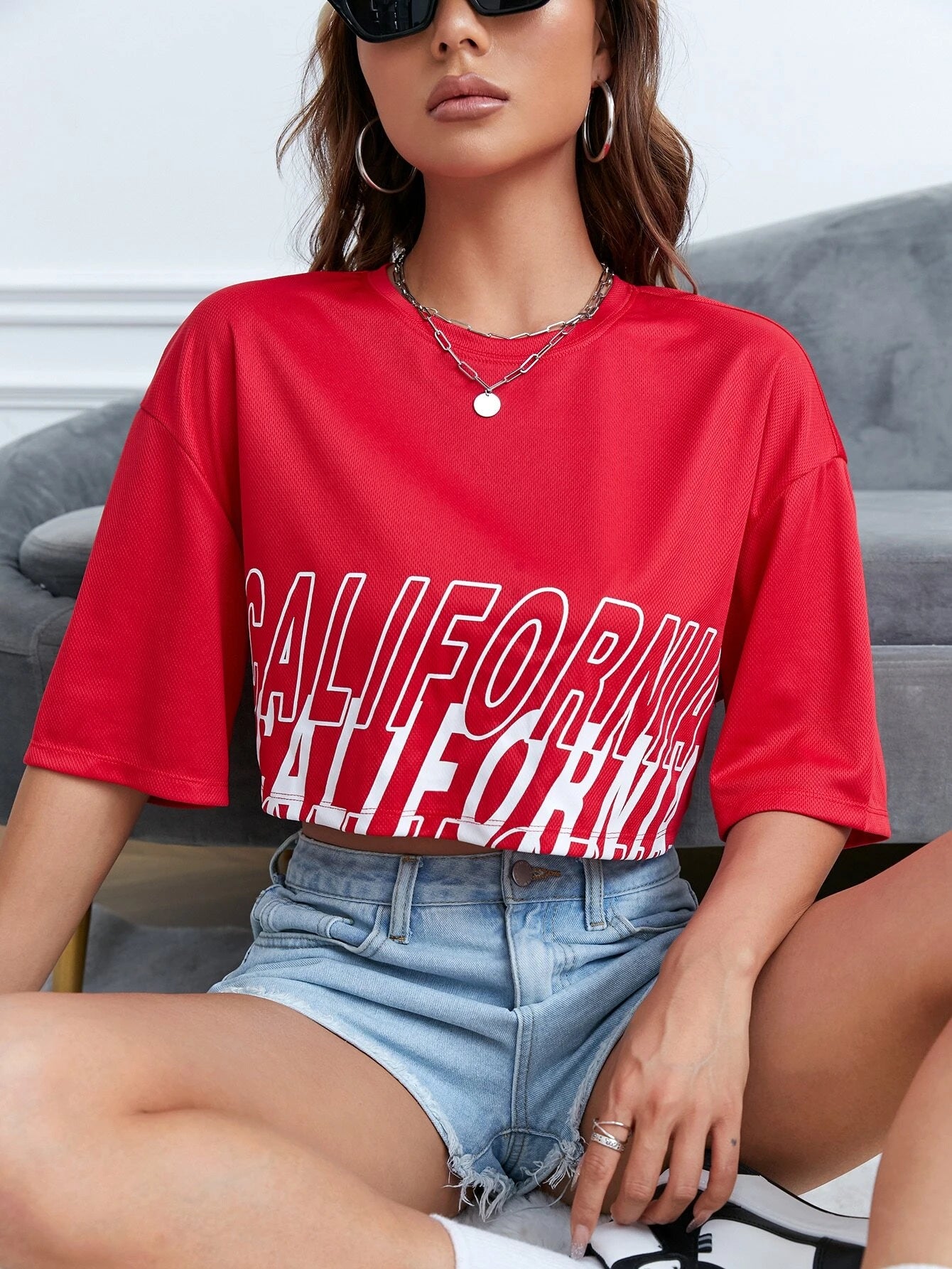 EZwear Letter Graphic Drop Shoulder Crop Tee shein