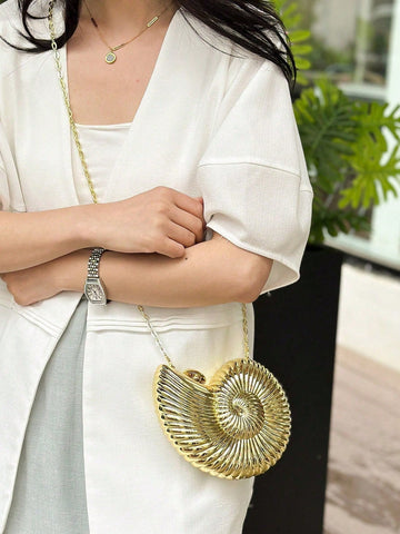 Fashionable Shiny Evening Bag With Chain Strap