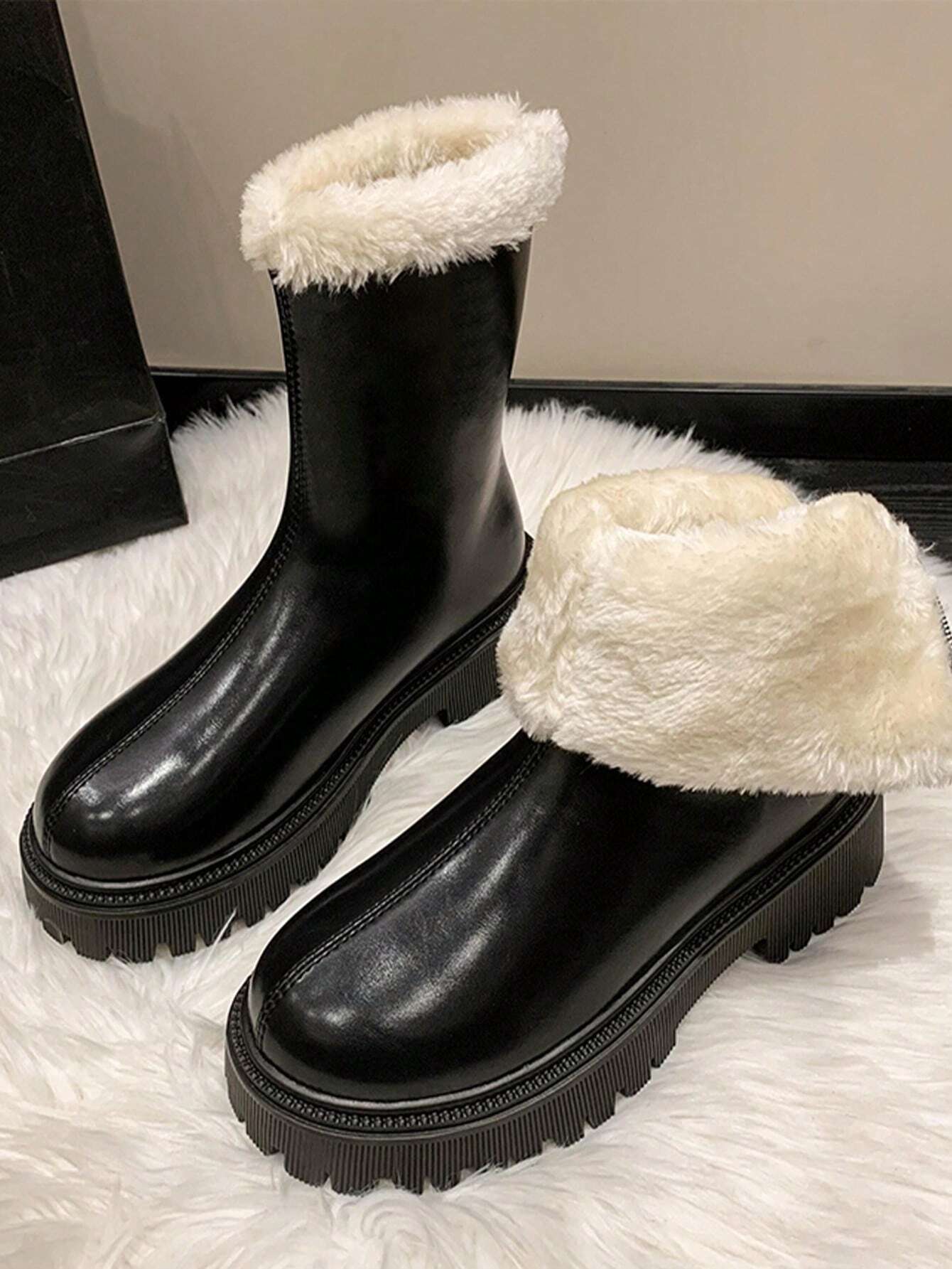 Fashionable Plush Lined Thickened Women's Outdoor Snow Boots With Leather Surface Water Resistance shein