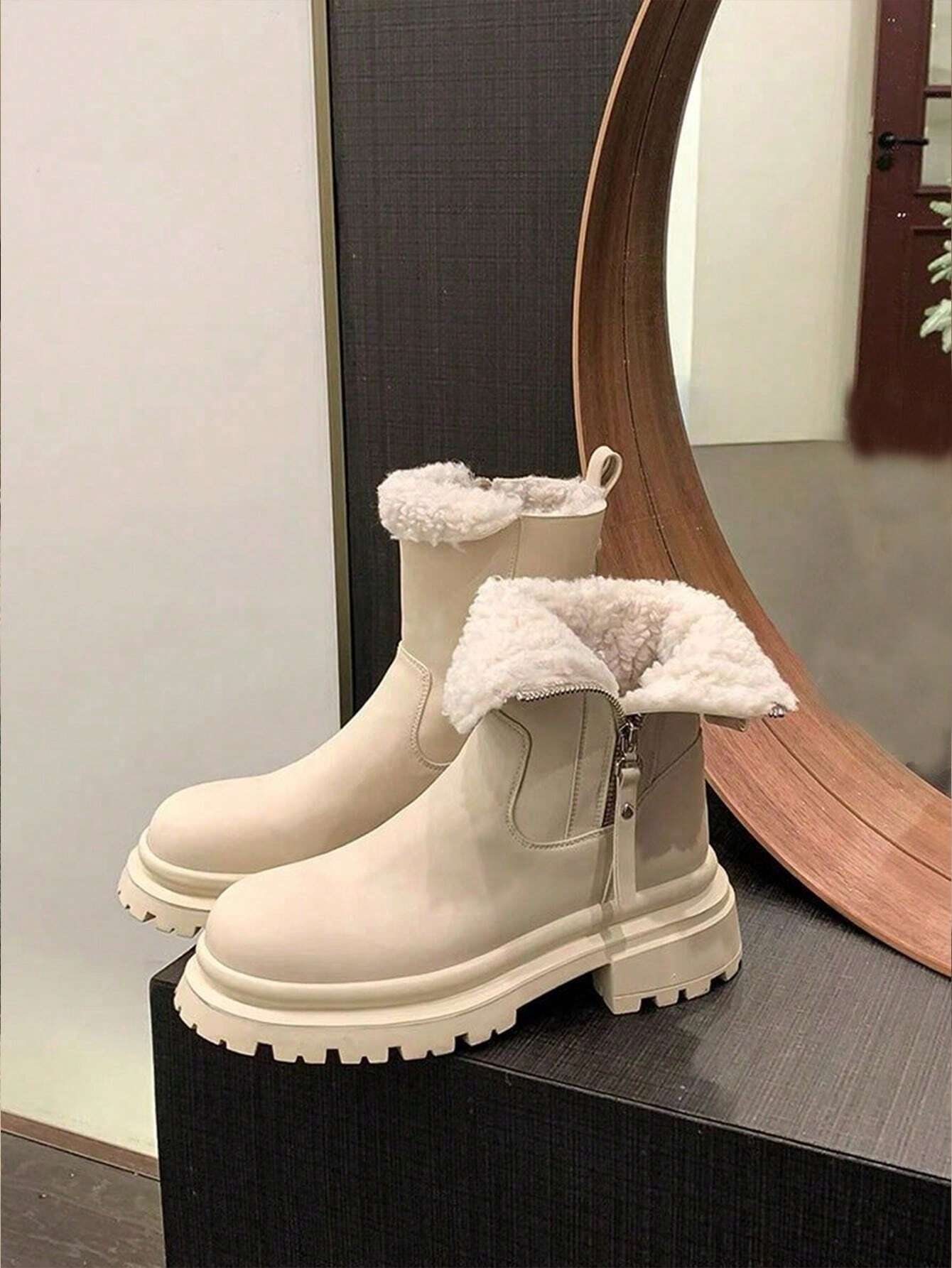 Fashionable Plush Lined Thickened Women's Outdoor Snow Boots With Leather Surface Water Resistance shein