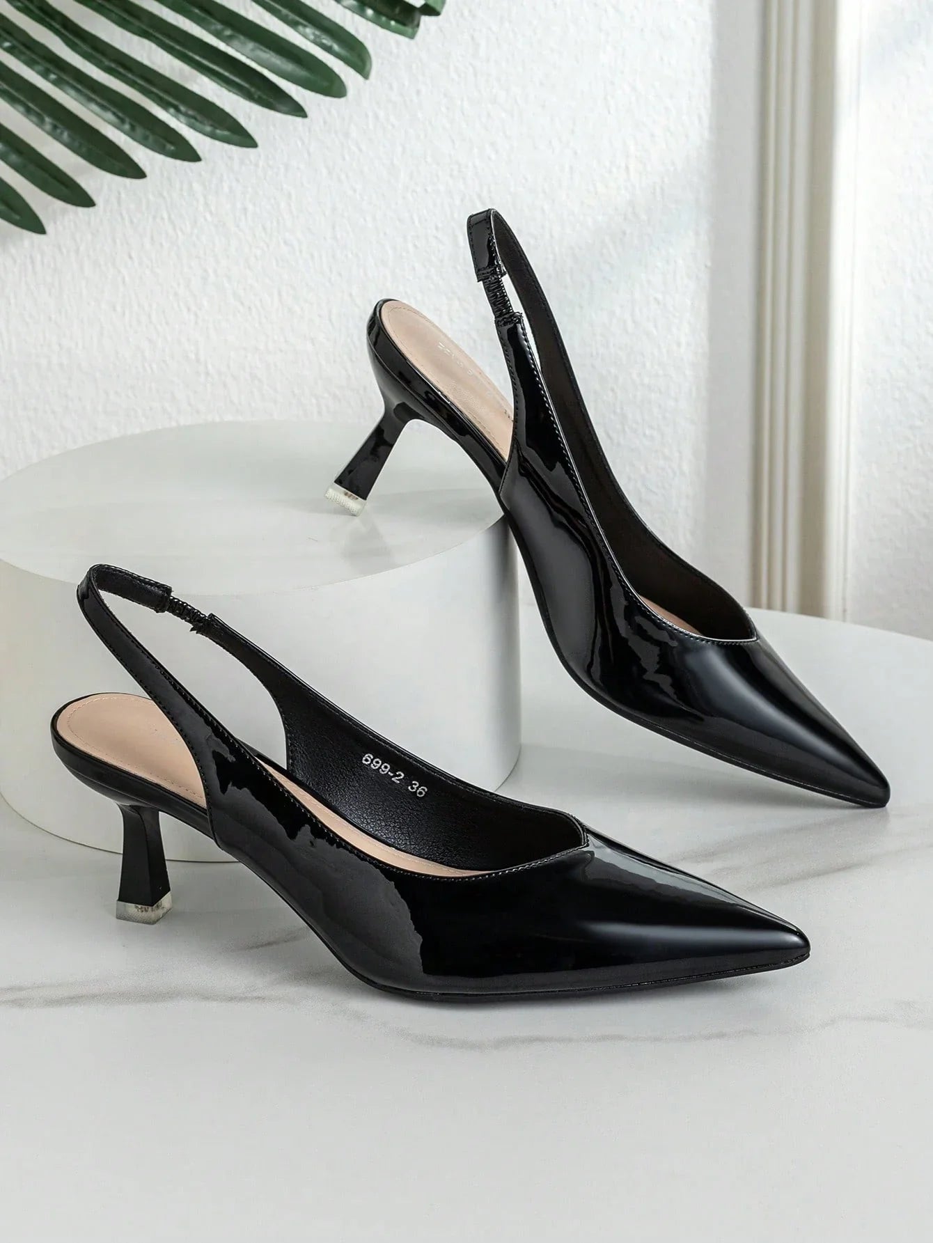 Women Point Toe Pyramid Heeled Pumps shein