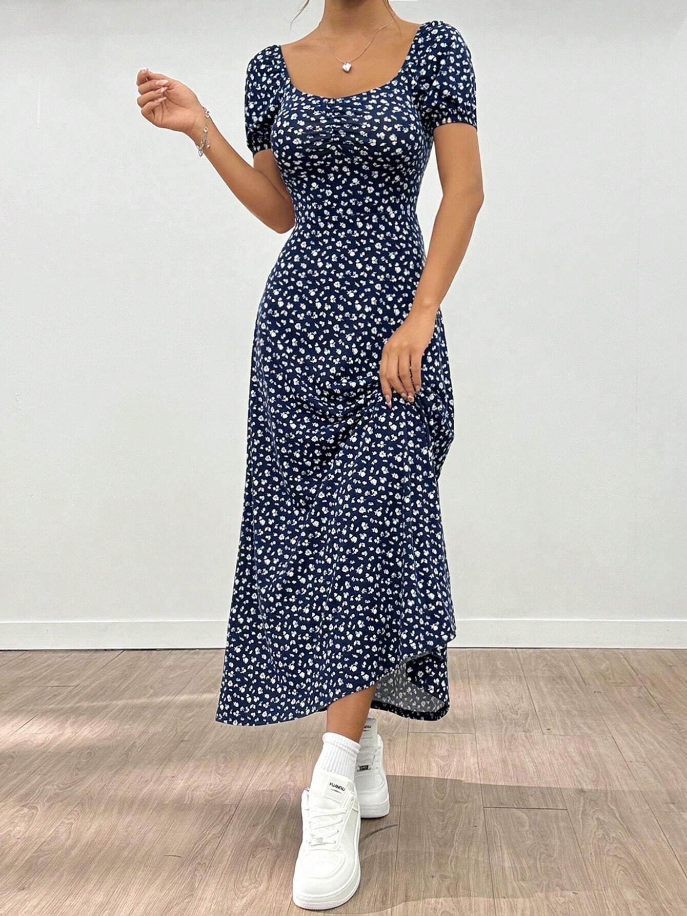 Ditsy Floral Square Neck Puff Sleeve Straight Short Sleeve Midi Dress shein