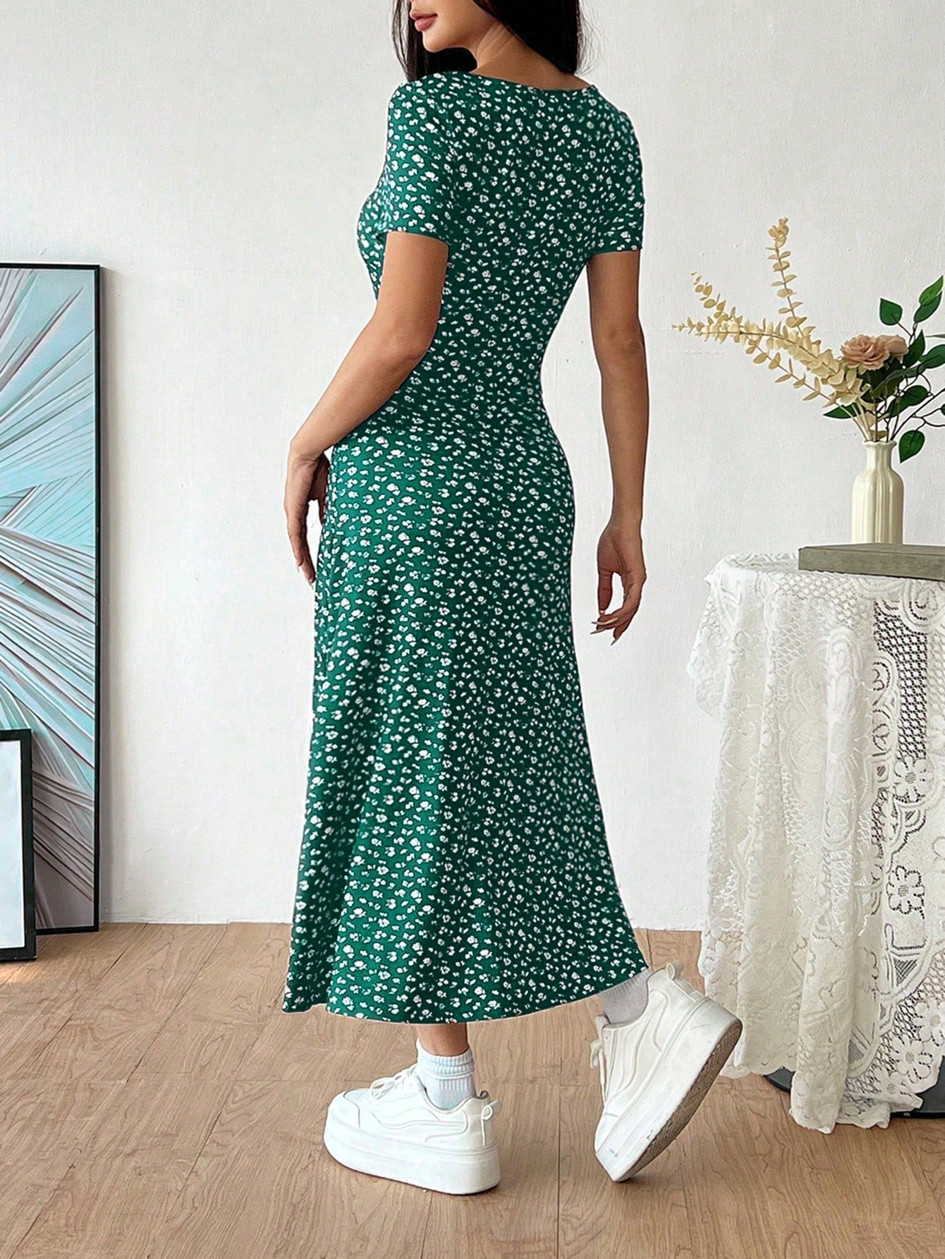 Women's Ditsy Floral Short Sleeve Square Neck Dress shein