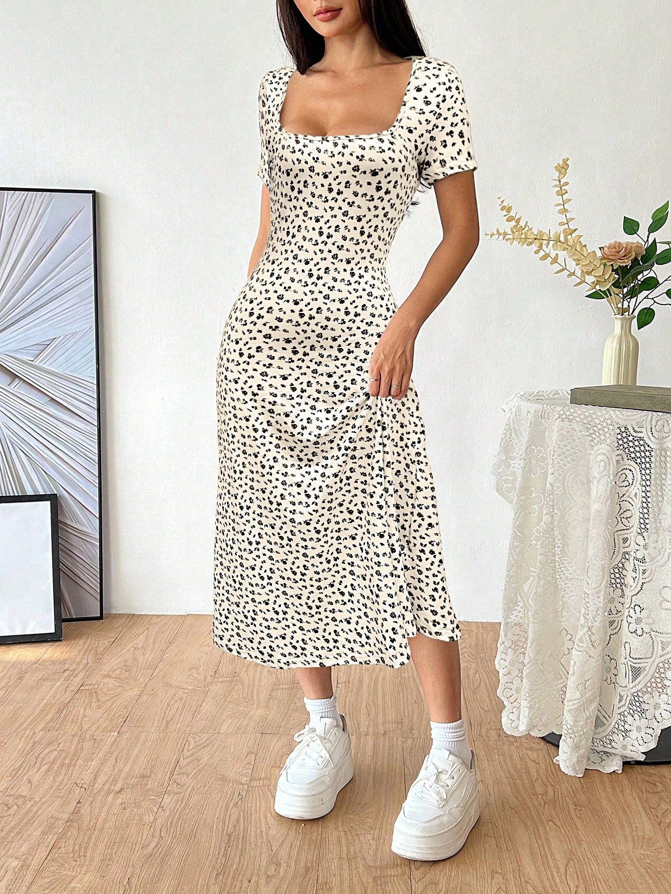 Women's Ditsy Floral Short Sleeve Square Neck Dress shein