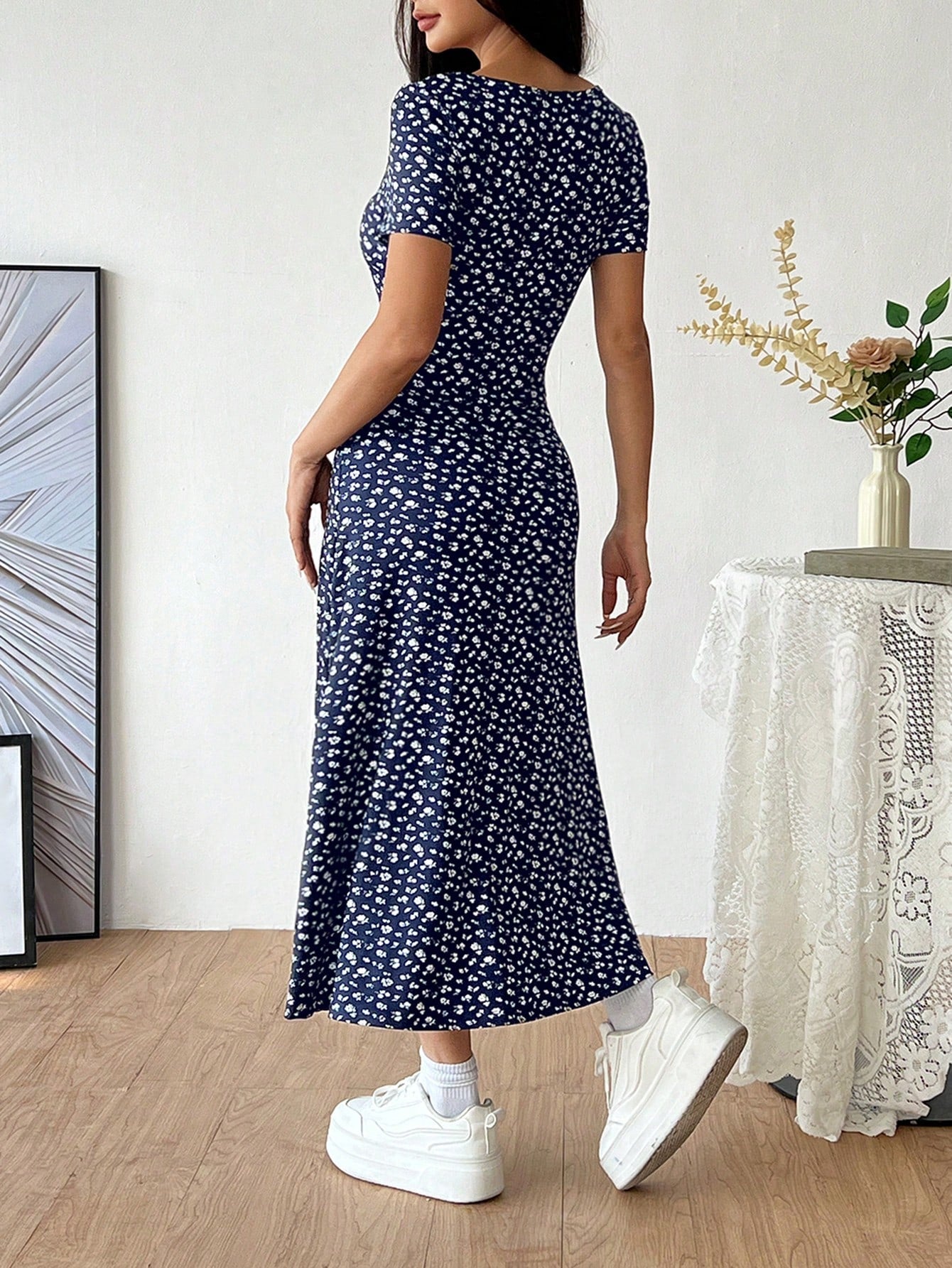 Women's Ditsy Floral Short Sleeve Square Neck Dress shein