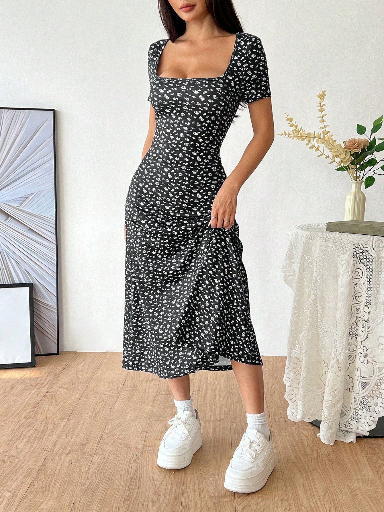 Women's Ditsy Floral Short Sleeve Square Neck Dress shein